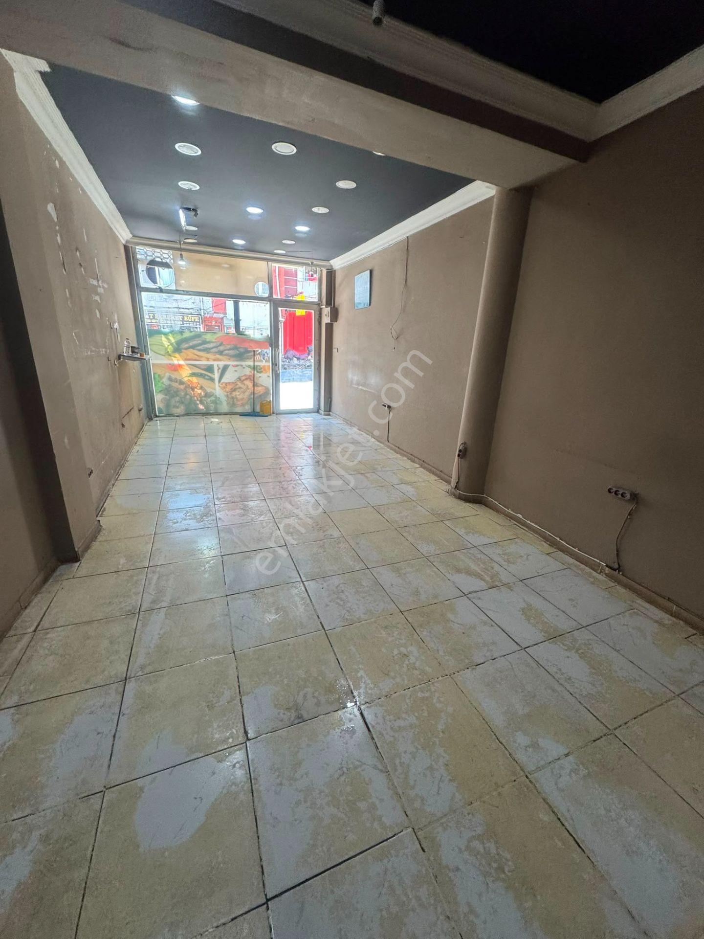 Gaziosmanpaşa Pazariçi Cadde Kenarında 65m2deop Dükkan Düz Giriş Dükkan