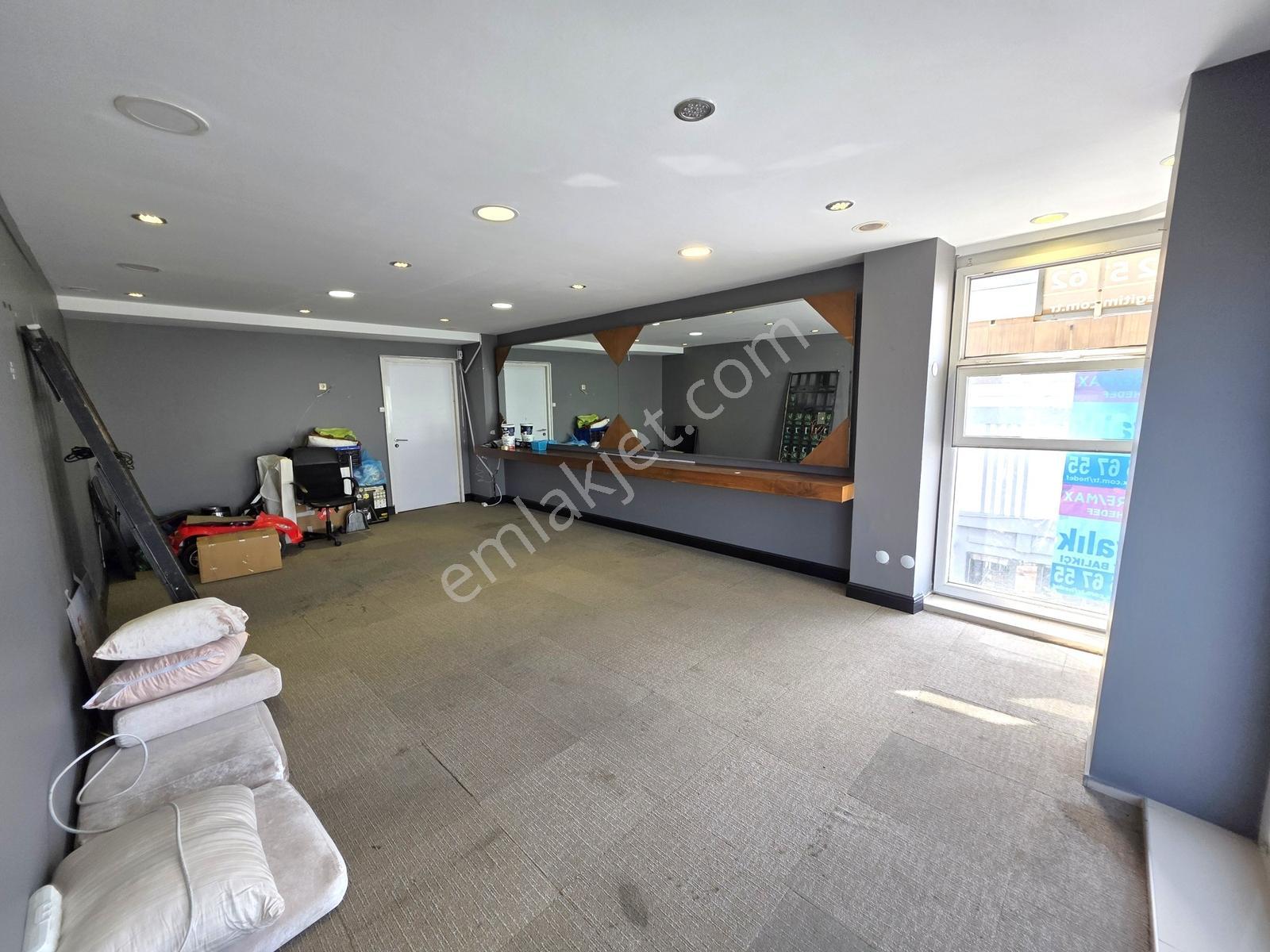 Remaxtan Kiralık E-5 Cephe Metrobüs Durağında 30 M2 Ofis - Görsel 6