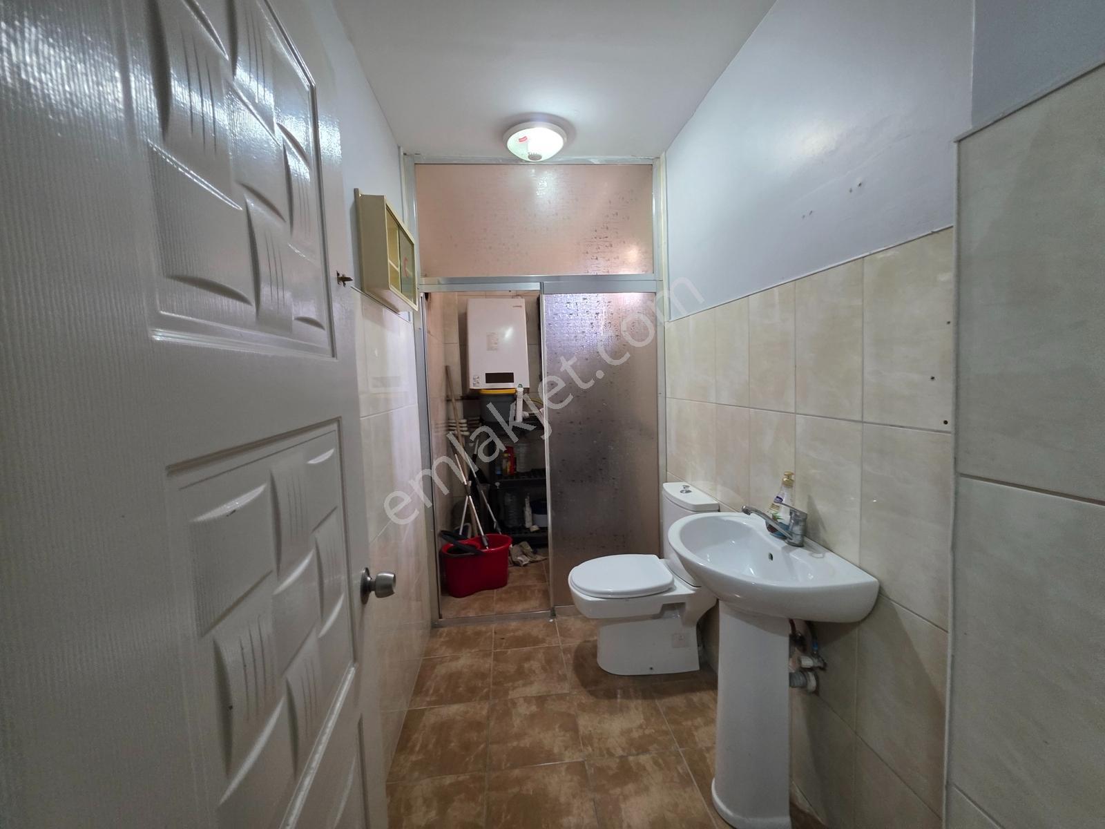 Remaxtan Kiralık E-5 Cephe Metrobüs Durağında 30 M2 Ofis - Görsel 13