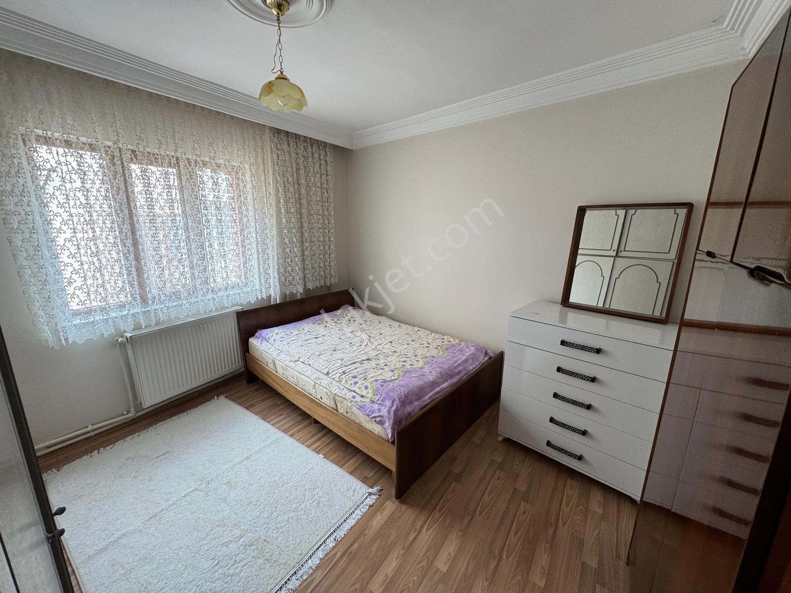 Hedef Emlaktan Çarşı Civarı Kiralık Eşyalı 3+1 Daire Asansörlü - Görsel 17