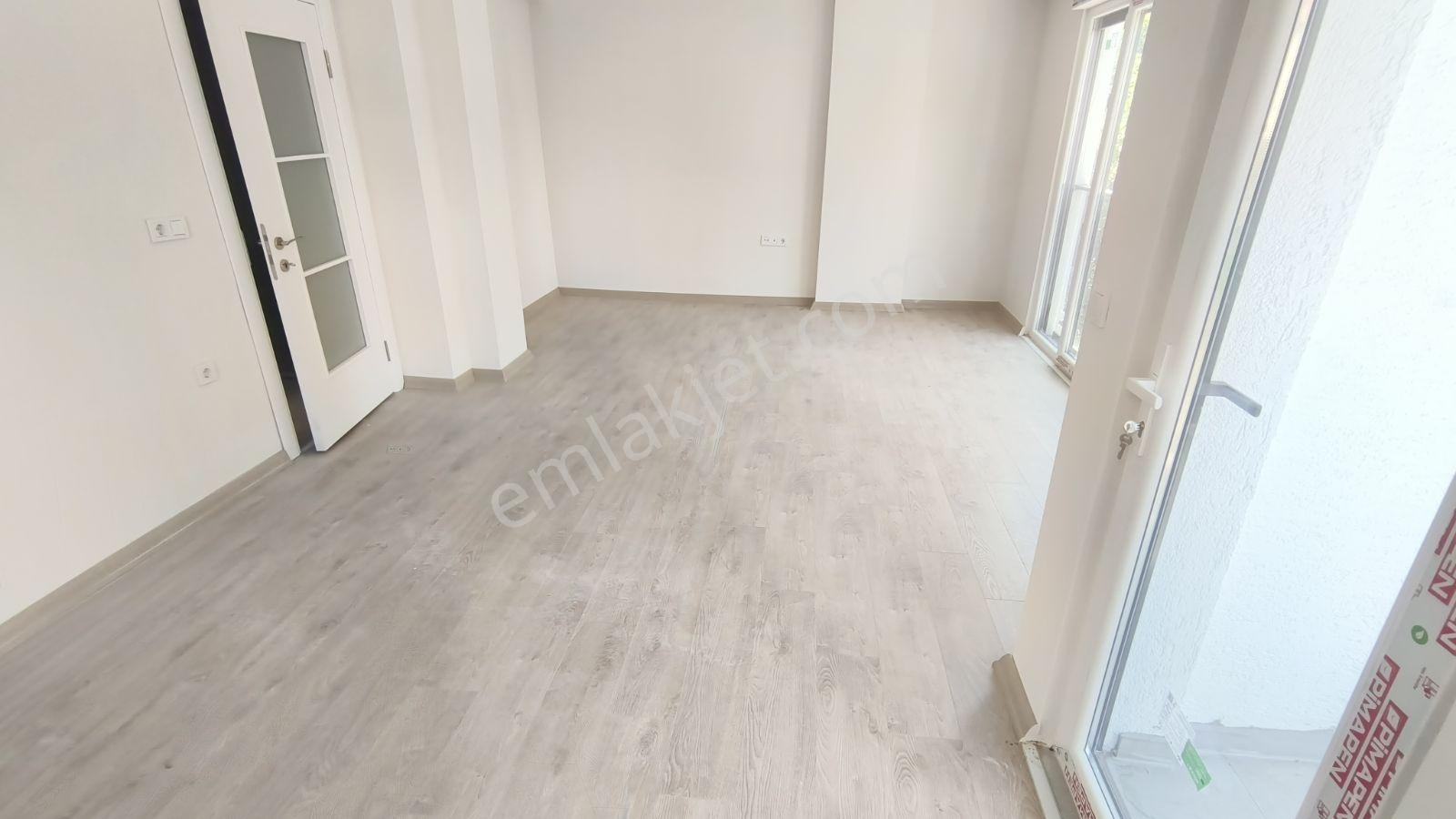 İbar Emlaktan Merdivenköy De 2+1 Satılık Daire Sıfır Katta - Görsel 6