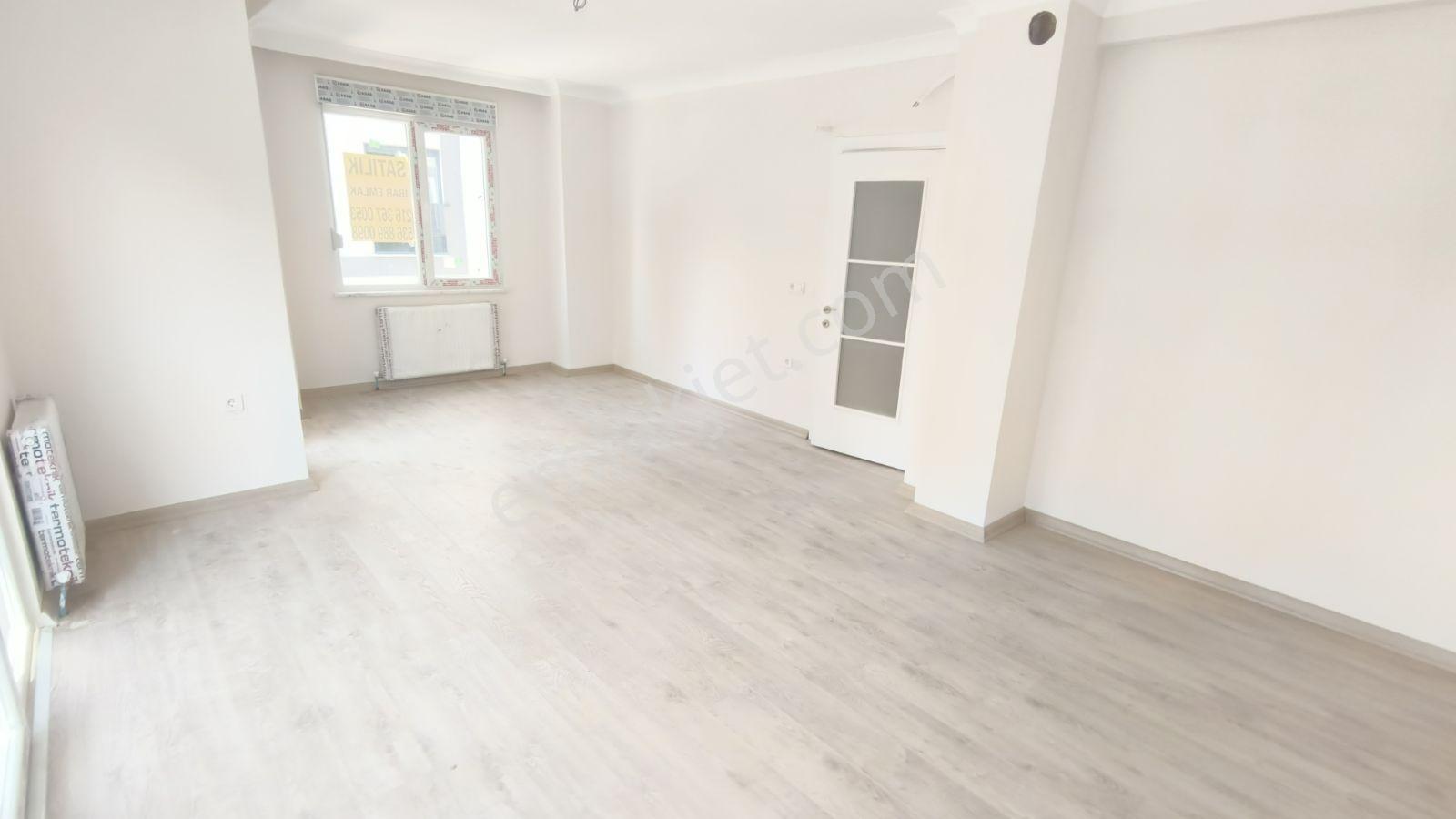 İbar Emlaktan Merdivenköy De 2+1 Satılık Daire Sıfır Katta - Görsel 24