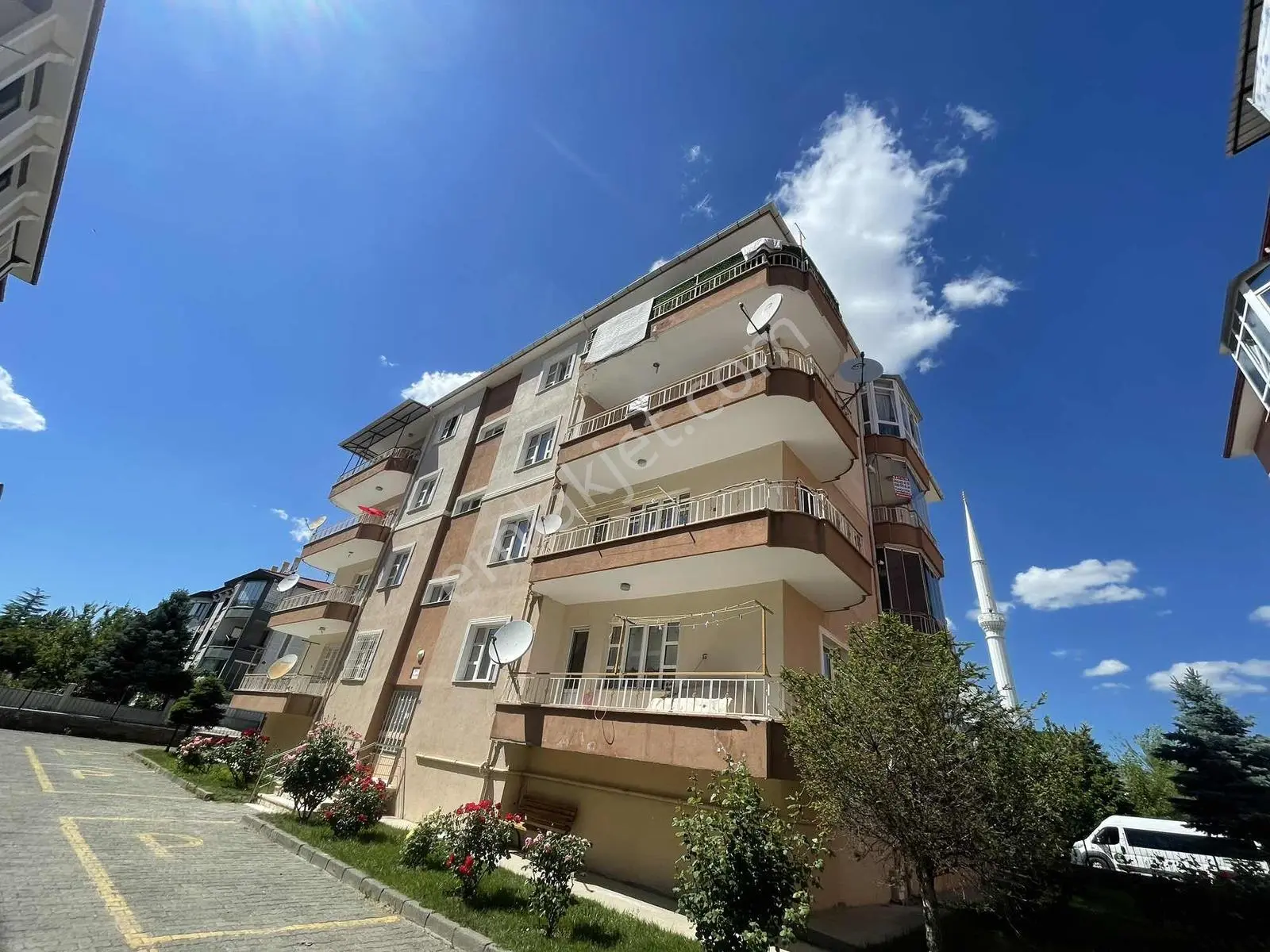 Tuncaygül'den Satılık 4+1 Ara Kat Ferah Daire