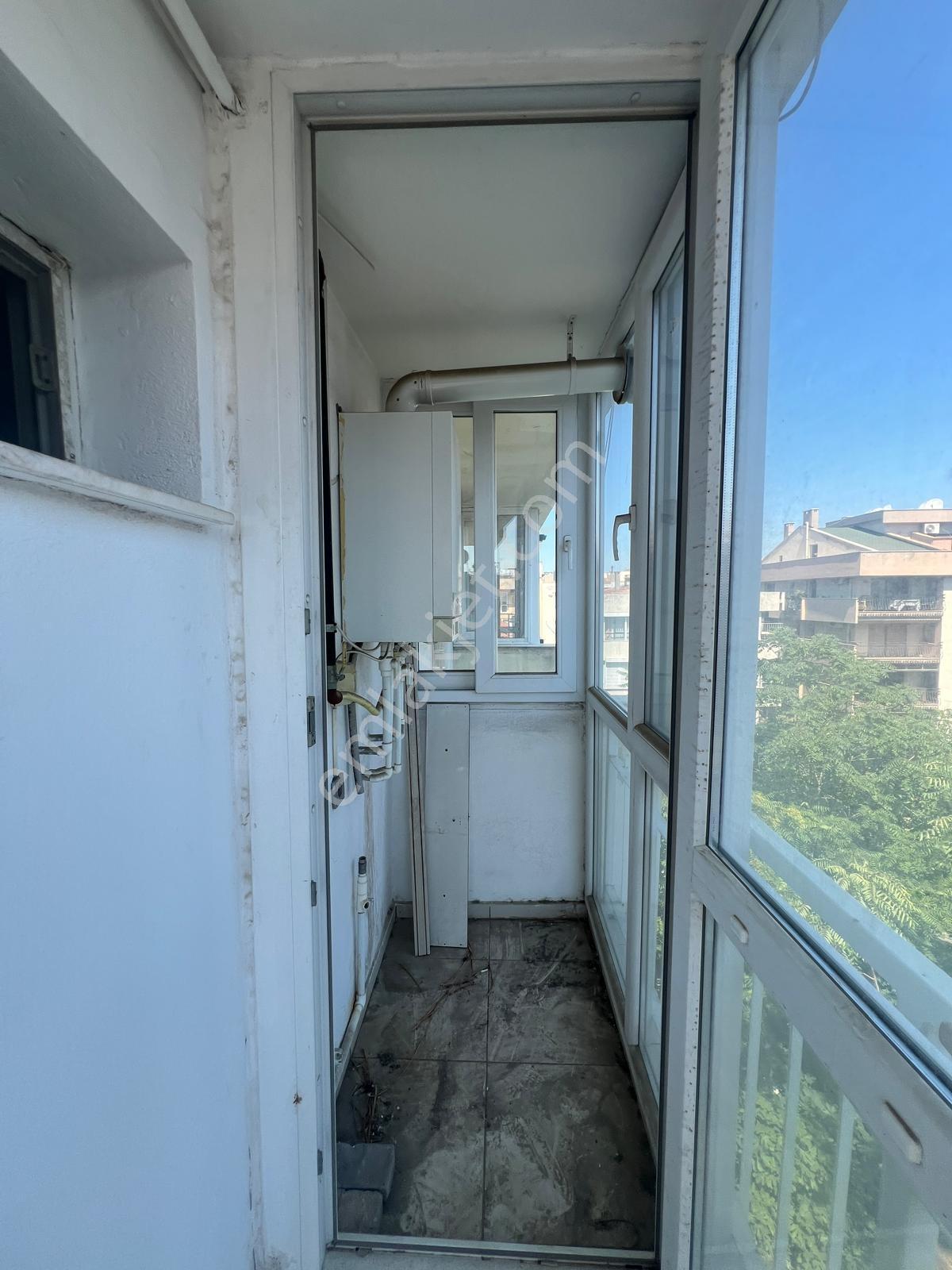 Karşıyaka İskele Karşısı Sokağında 2+1 Geniş Kiralık Daire - Görsel 12