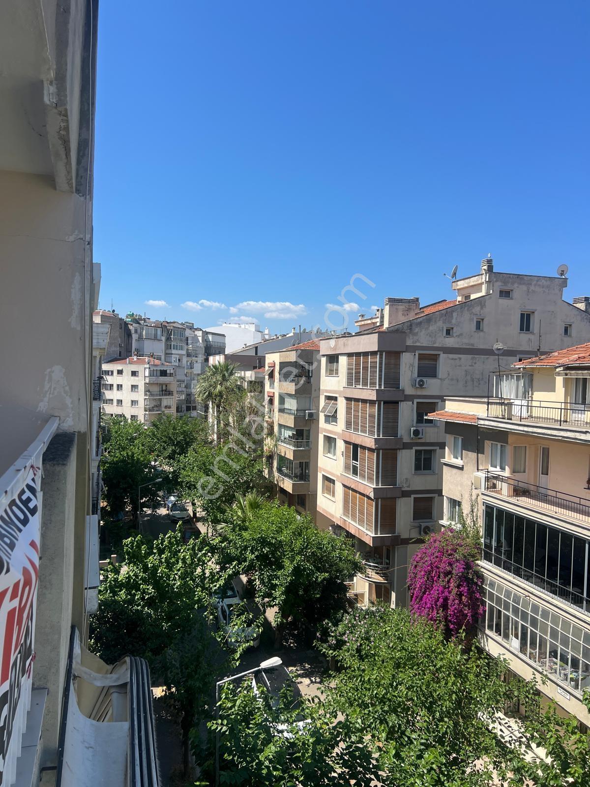 Karşıyaka İskele Karşısı Sokağında 2+1 Geniş Kiralık Daire - Görsel 21