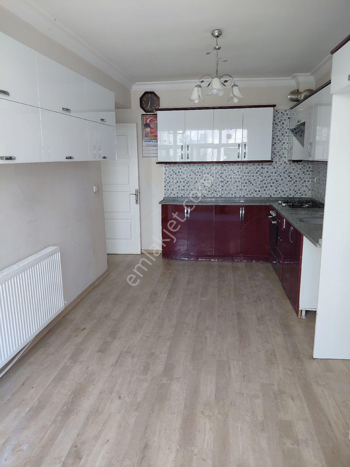 Buca Akıncılarda Kiralık 2+1 Kapalı Mutfak Doğalgazlı Yüksek Zemin Bahçeli Geniş Daire - Görsel 13
