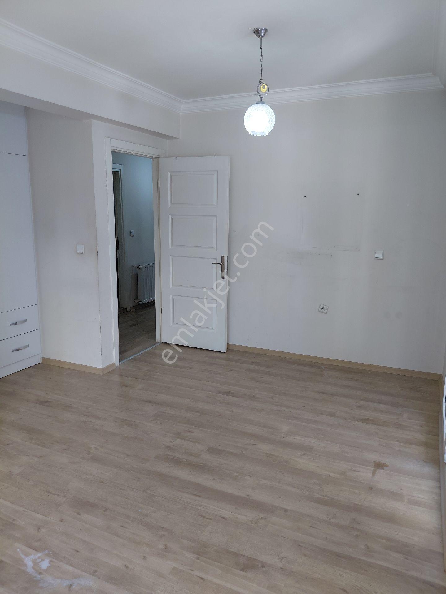 Buca Akıncılarda Kiralık 2+1 Kapalı Mutfak Doğalgazlı Yüksek Zemin Bahçeli Geniş Daire - Görsel 4