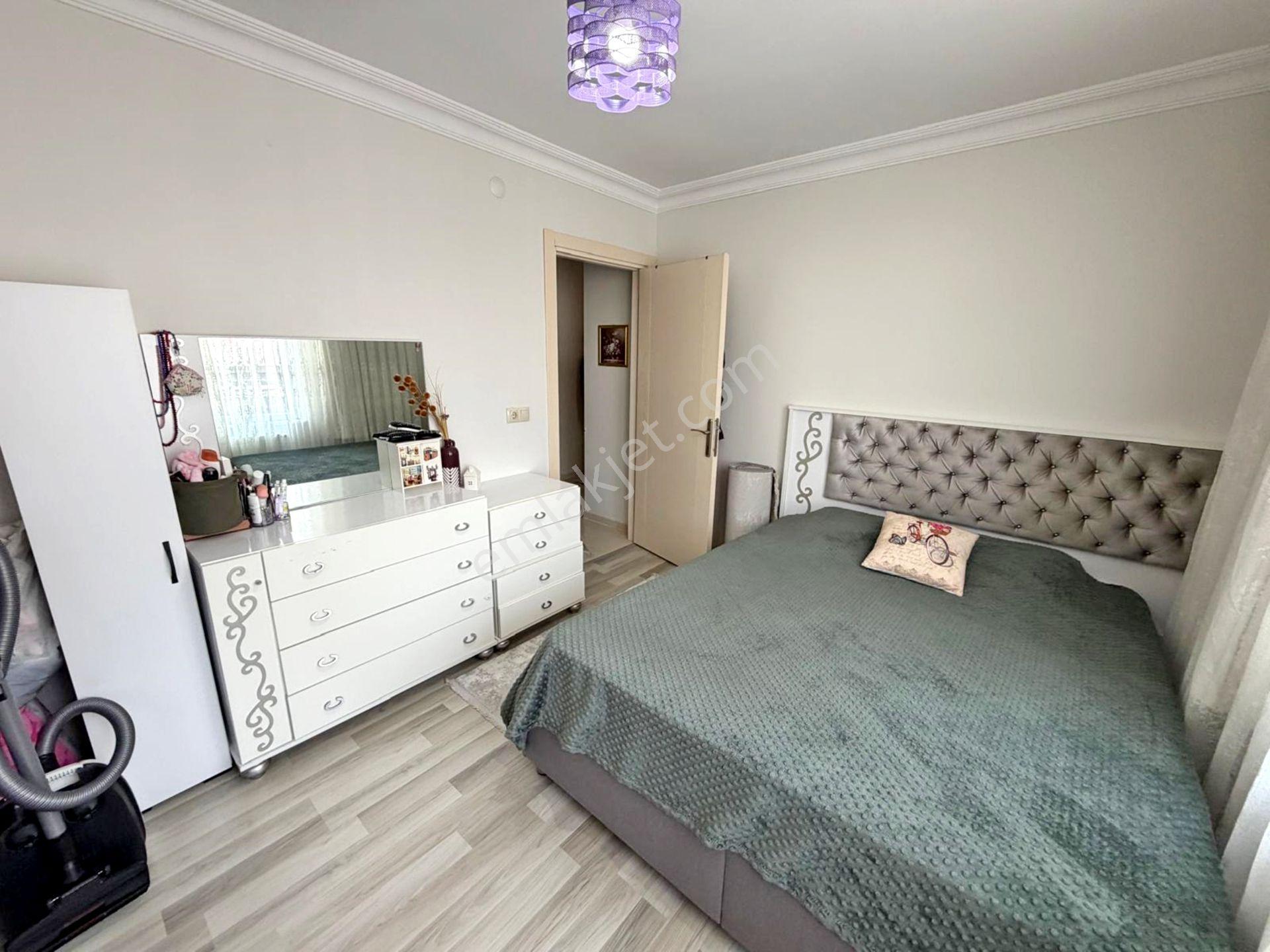 Alban'dan Metrobüse 1dk 90m² 2+1 Satılık Balkonlu Arakat Daire - Görsel 12