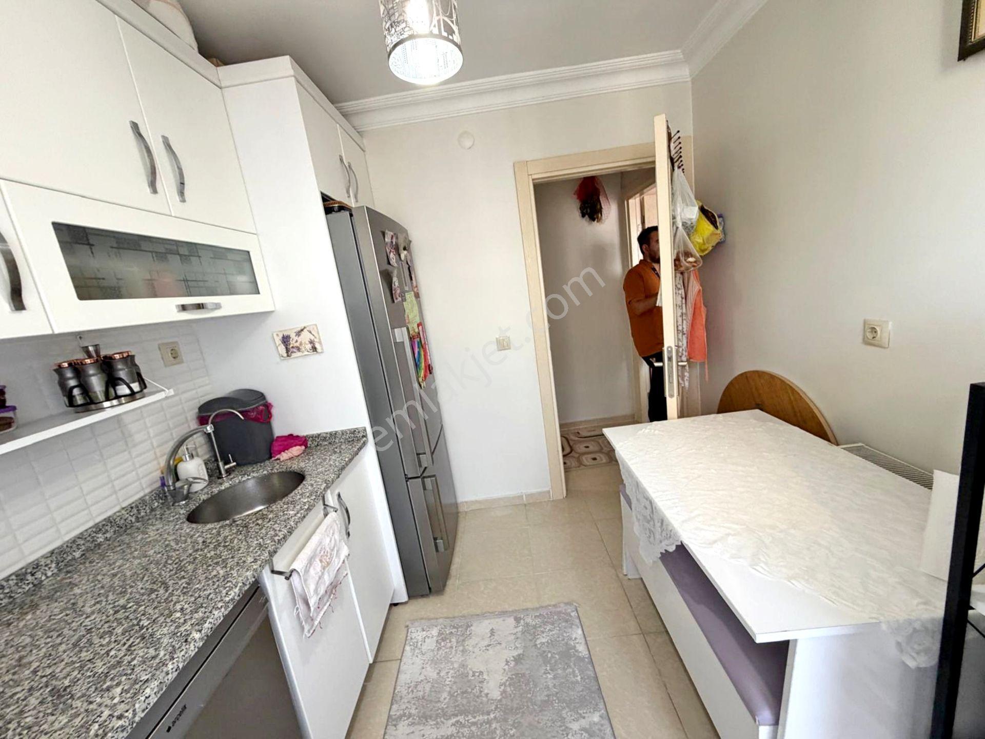 Alban'dan Metrobüse 1dk 90m² 2+1 Satılık Balkonlu Arakat Daire - Görsel 7