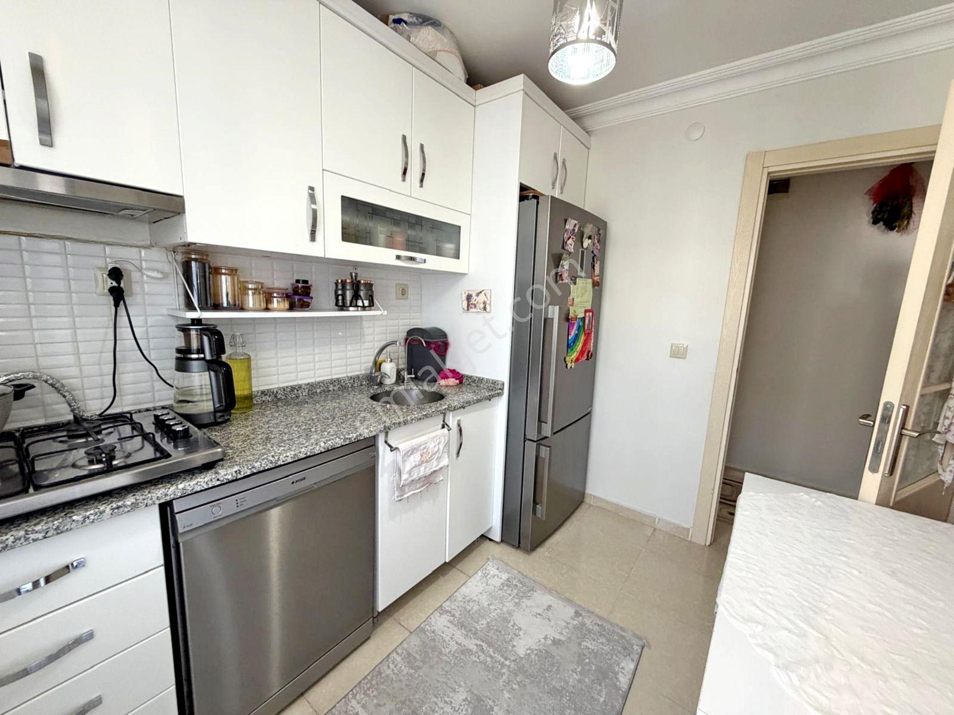 Alban'dan Metrobüse 1dk 90m² 2+1 Satılık Balkonlu Arakat Daire - Görsel 6
