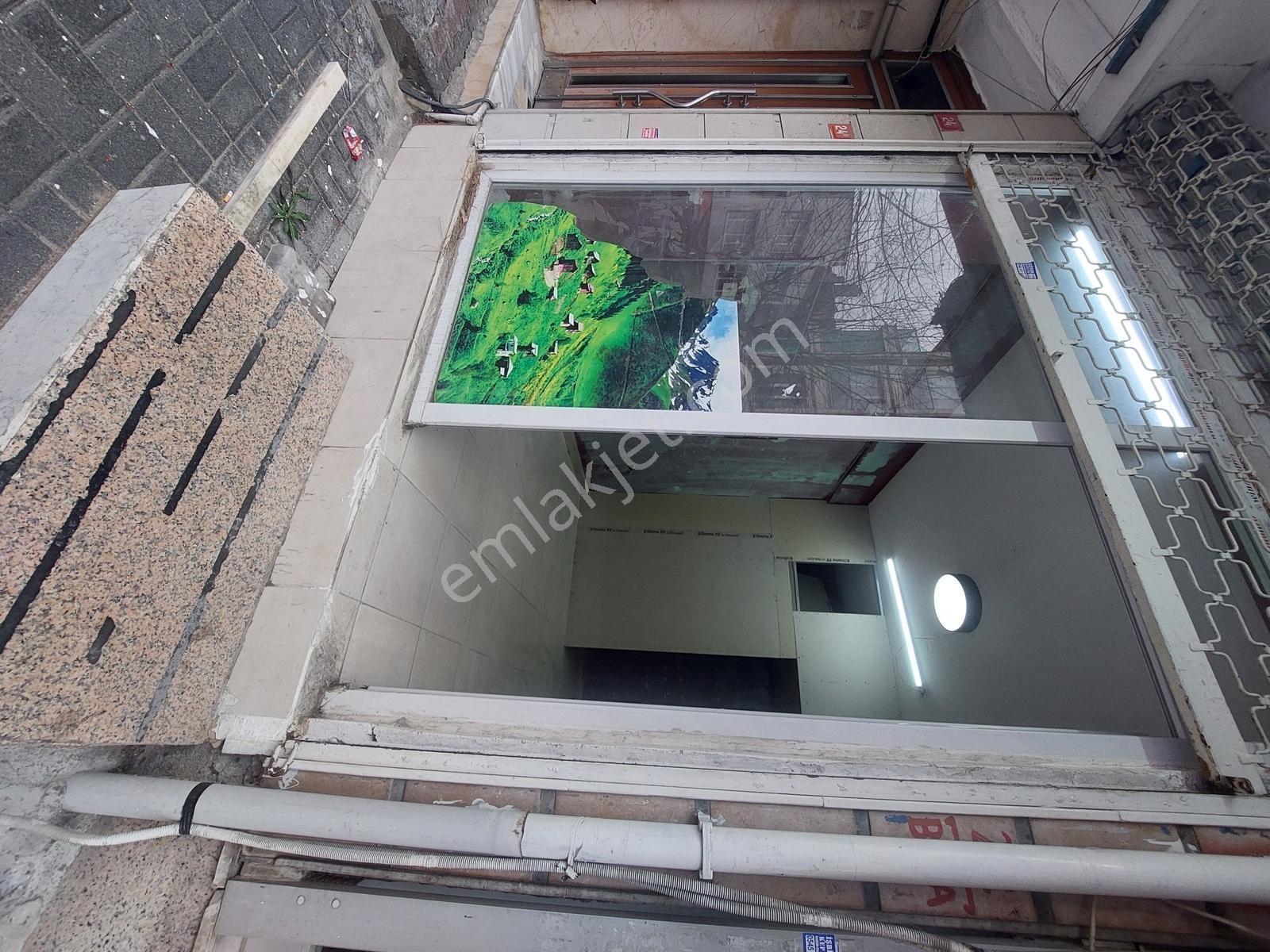 Şeref Emlak Kiralık Dükkan 13,000 Tl