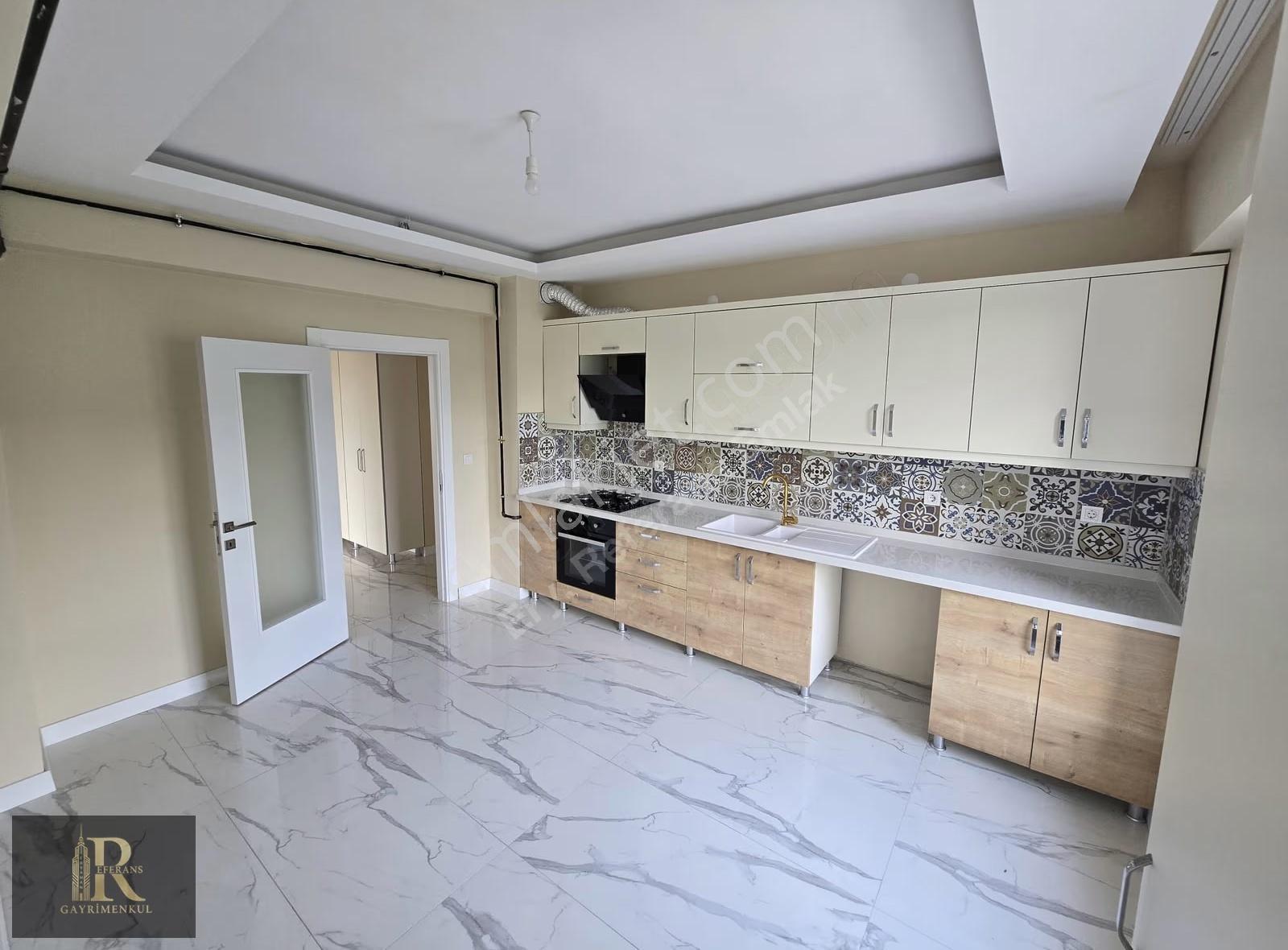 Bağlıca'da Teras Balkon Manzaralı Ara Kat Geniş Kiralık3+1 Daire - Görsel 12