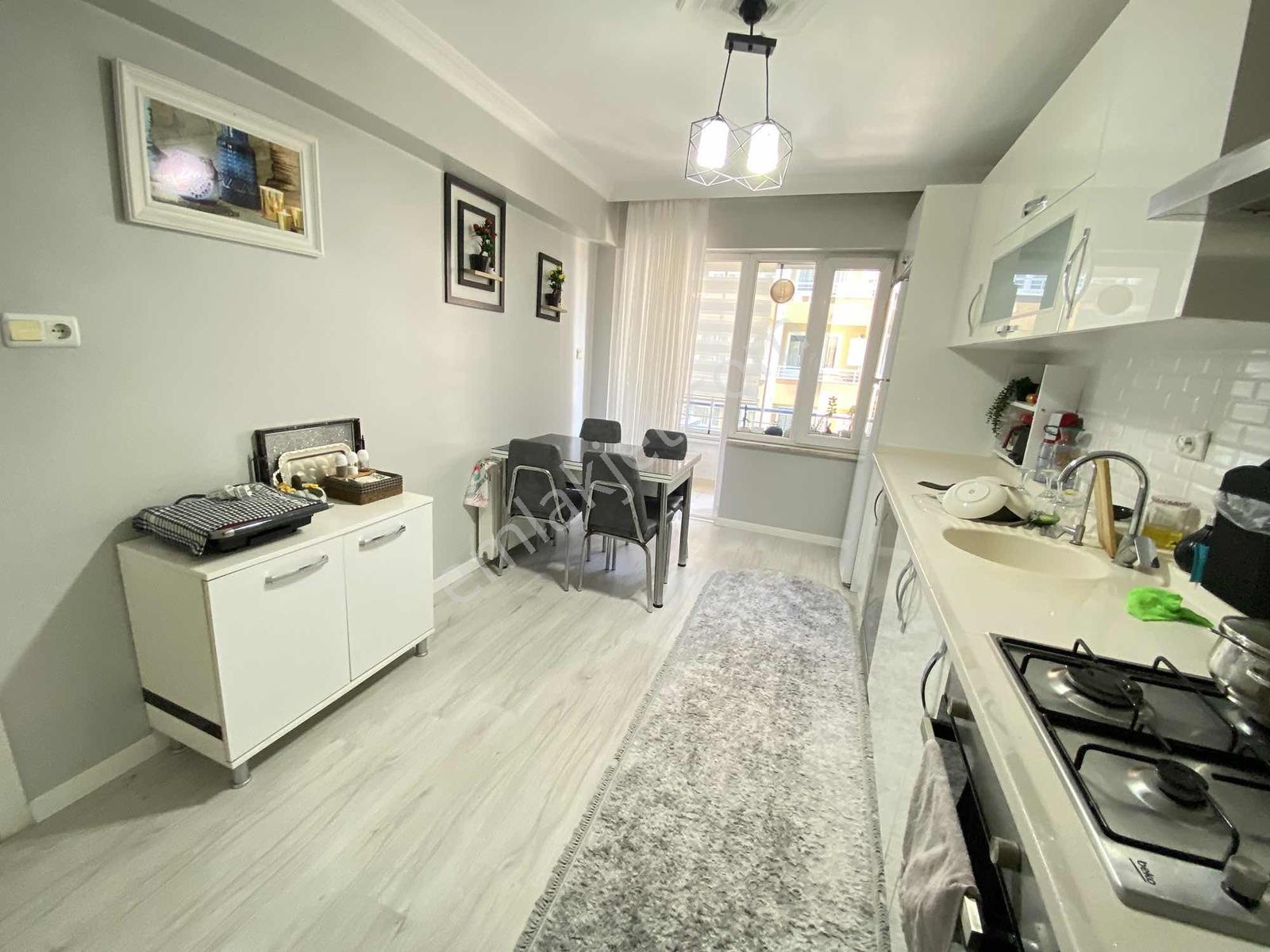 Üçevler'de Harika Konumda 3+1 Site İçi Bakımlı Ara Kat Daire - Görsel 2