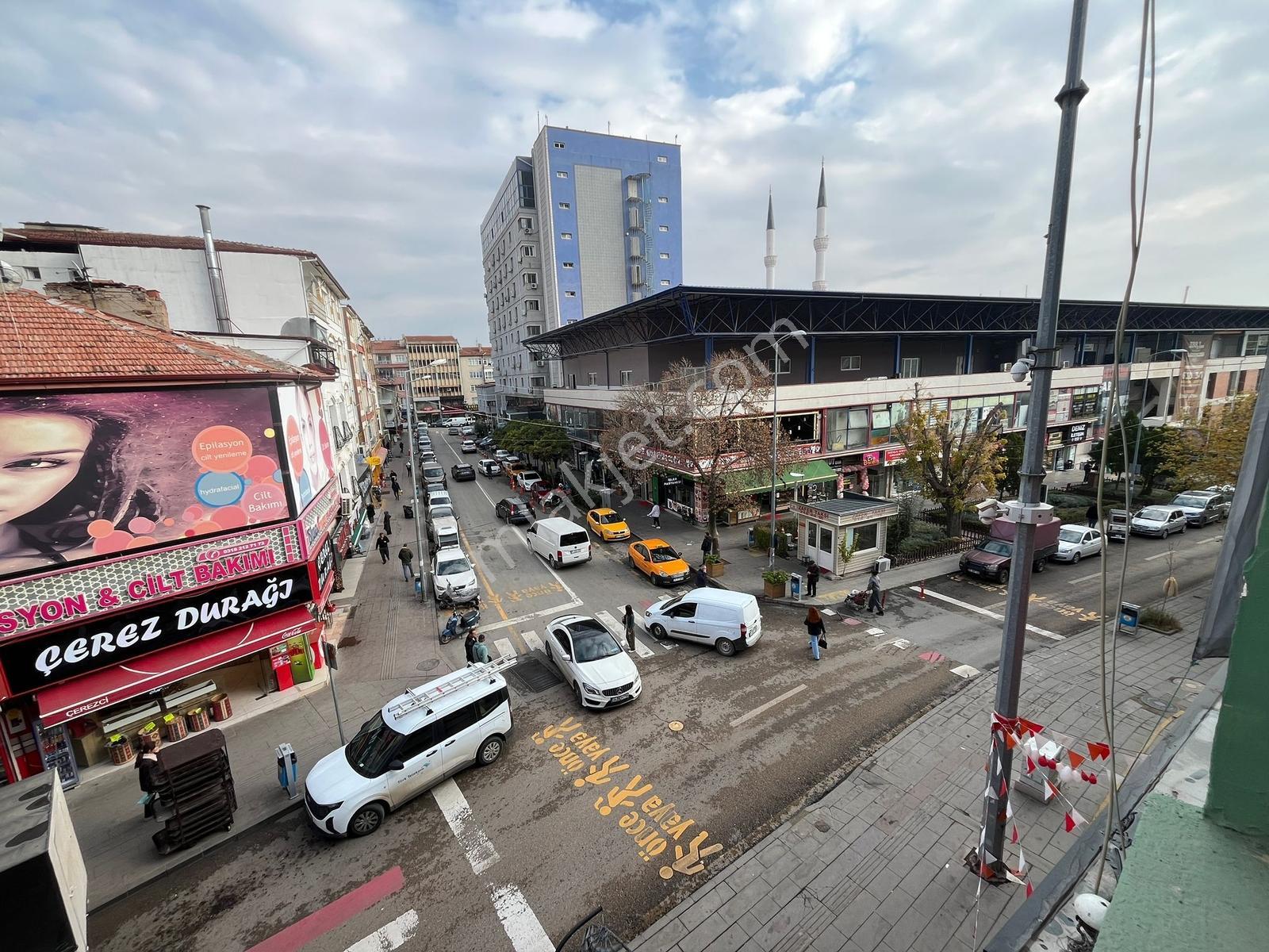 Zafer Caddesinde 2.katta 130 M2 İşyeri - Ofis
