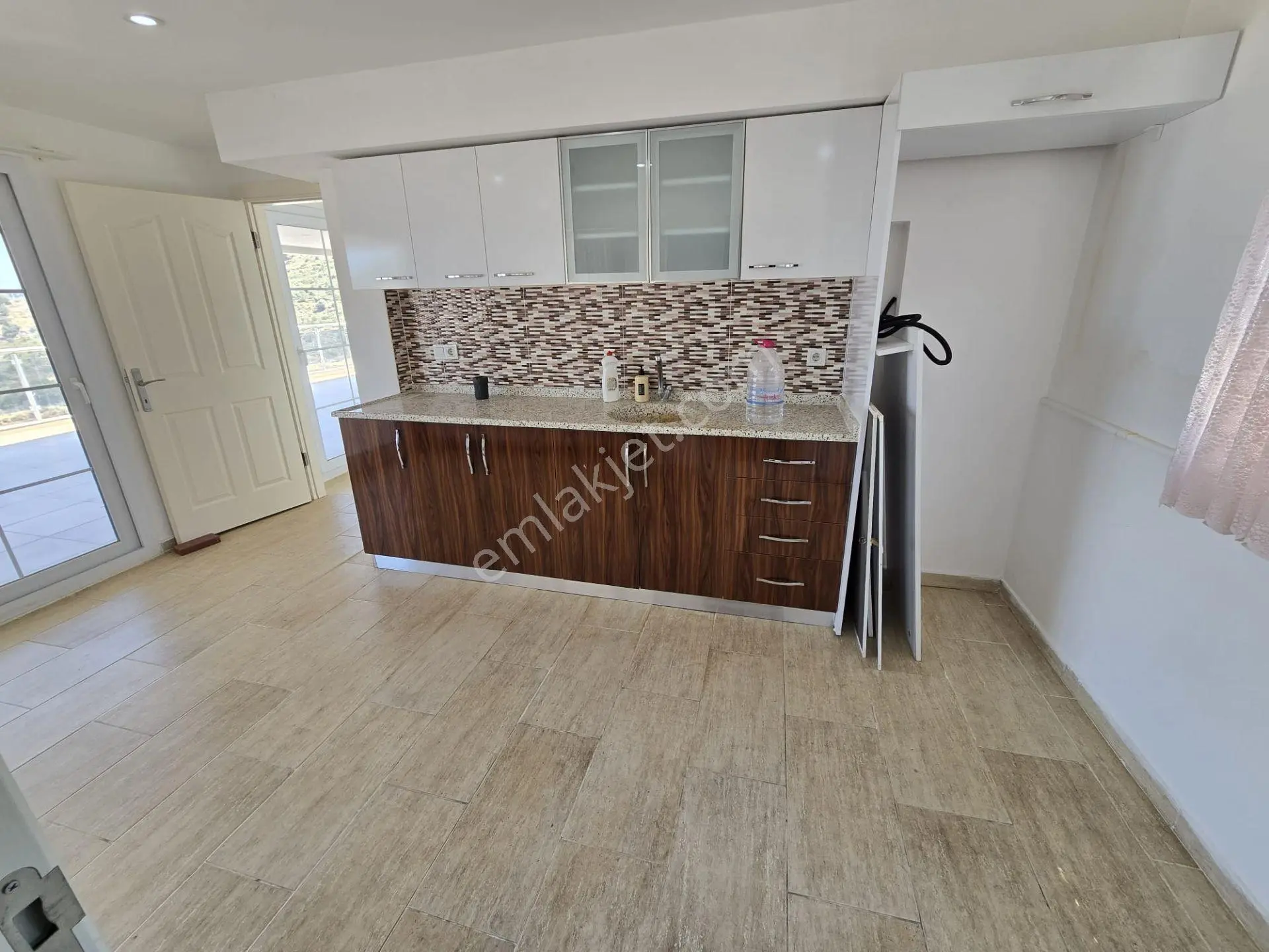 Balçova Çetin Emeç Mah. D.gazlı, Havuzlu Kiralık 6+1 Villa - Görsel 16