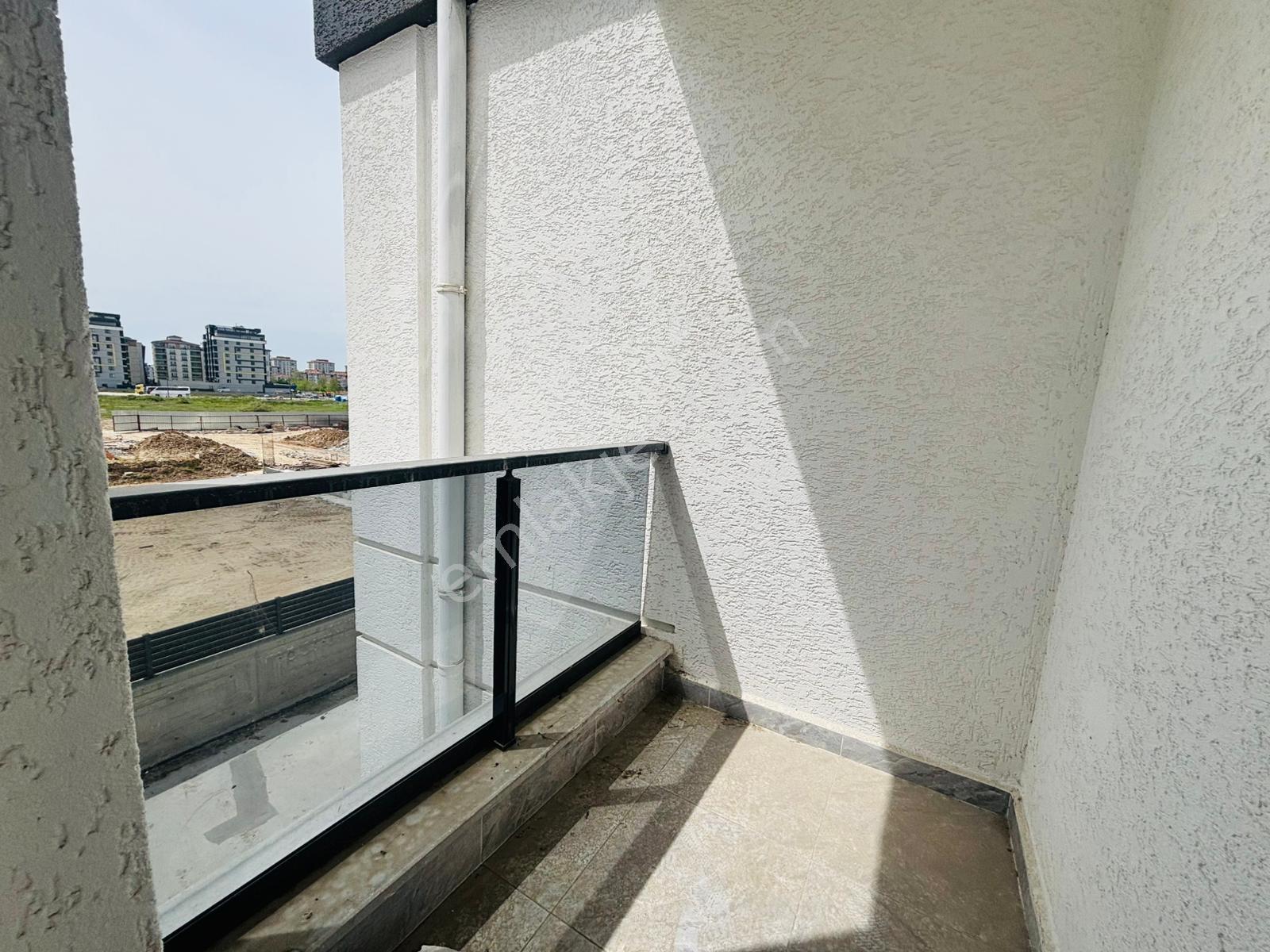 Güven'den 7/24 Güvenlikli,saunalı,havuzlu,k.otoparklı 3+1 Daire - Görsel 14