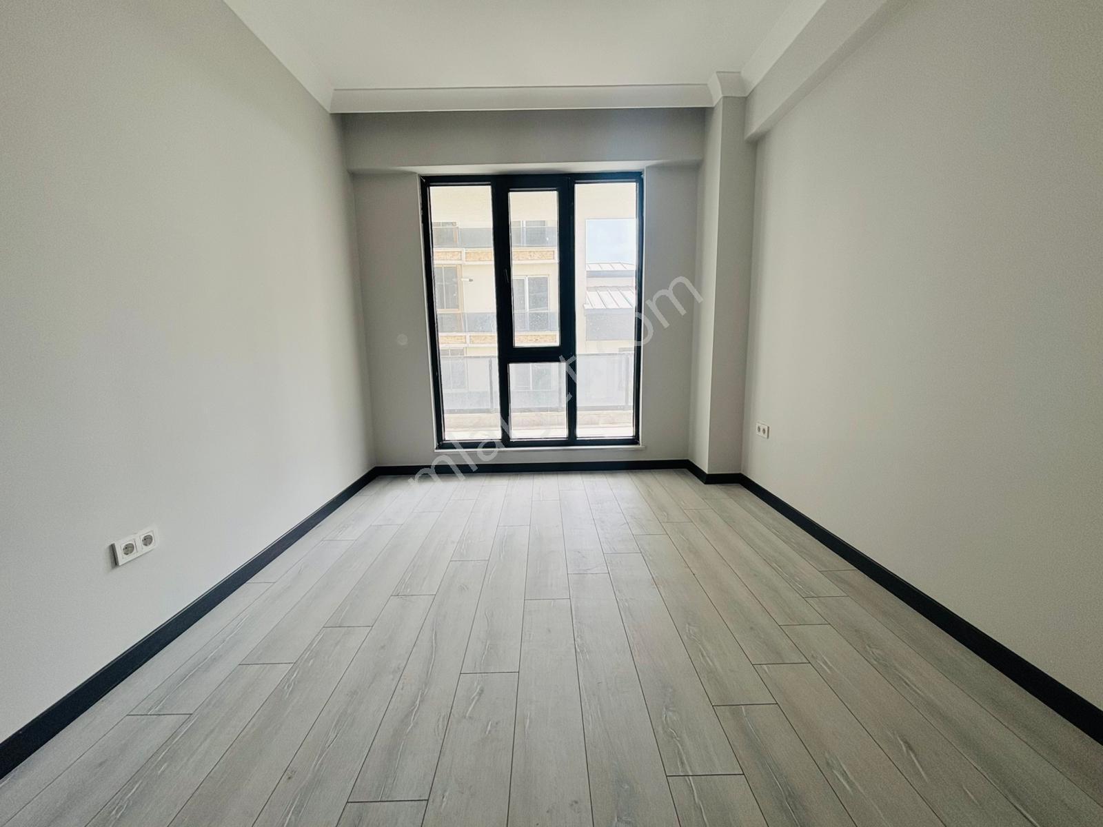 Güven'den 7/24 Güvenlikli,saunalı,havuzlu,k.otoparklı 3+1 Daire - Görsel 10
