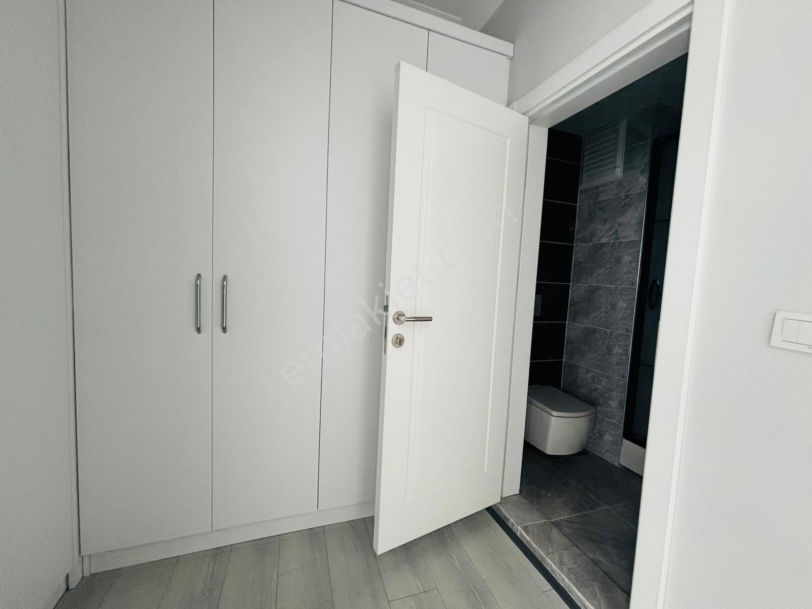 Güven'den 7/24 Güvenlikli,saunalı,havuzlu,k.otoparklı 3+1 Daire - Görsel 16