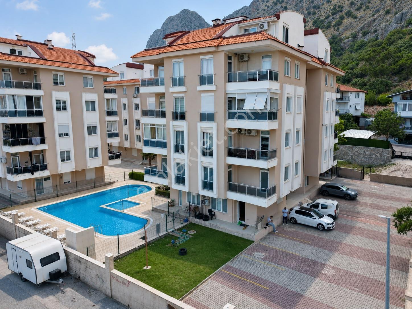 Antalya Hurma Mahallesinde Satılık Havuzlu 1+1 Daire