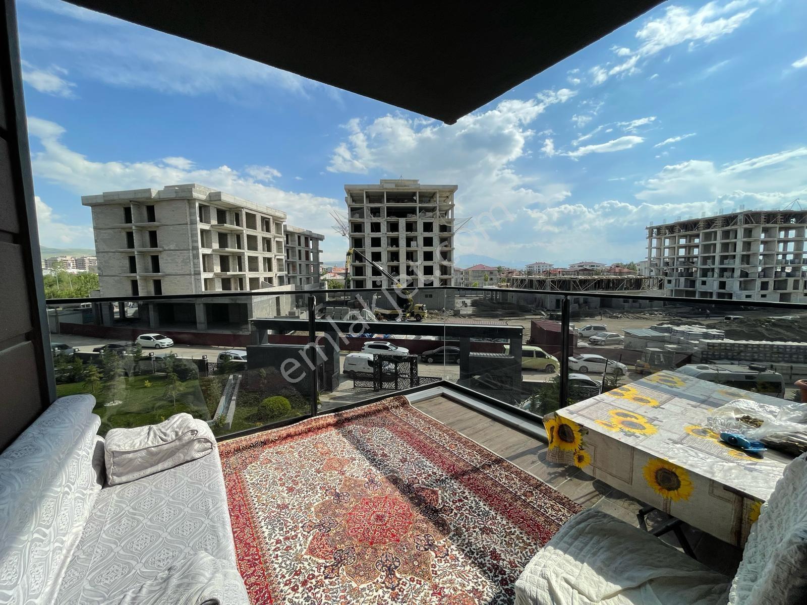 Hazar'dan Hatuniye'de Mükemmel 3 Cepheli Ultra Lüx Daire Fırsatı - Görsel 3