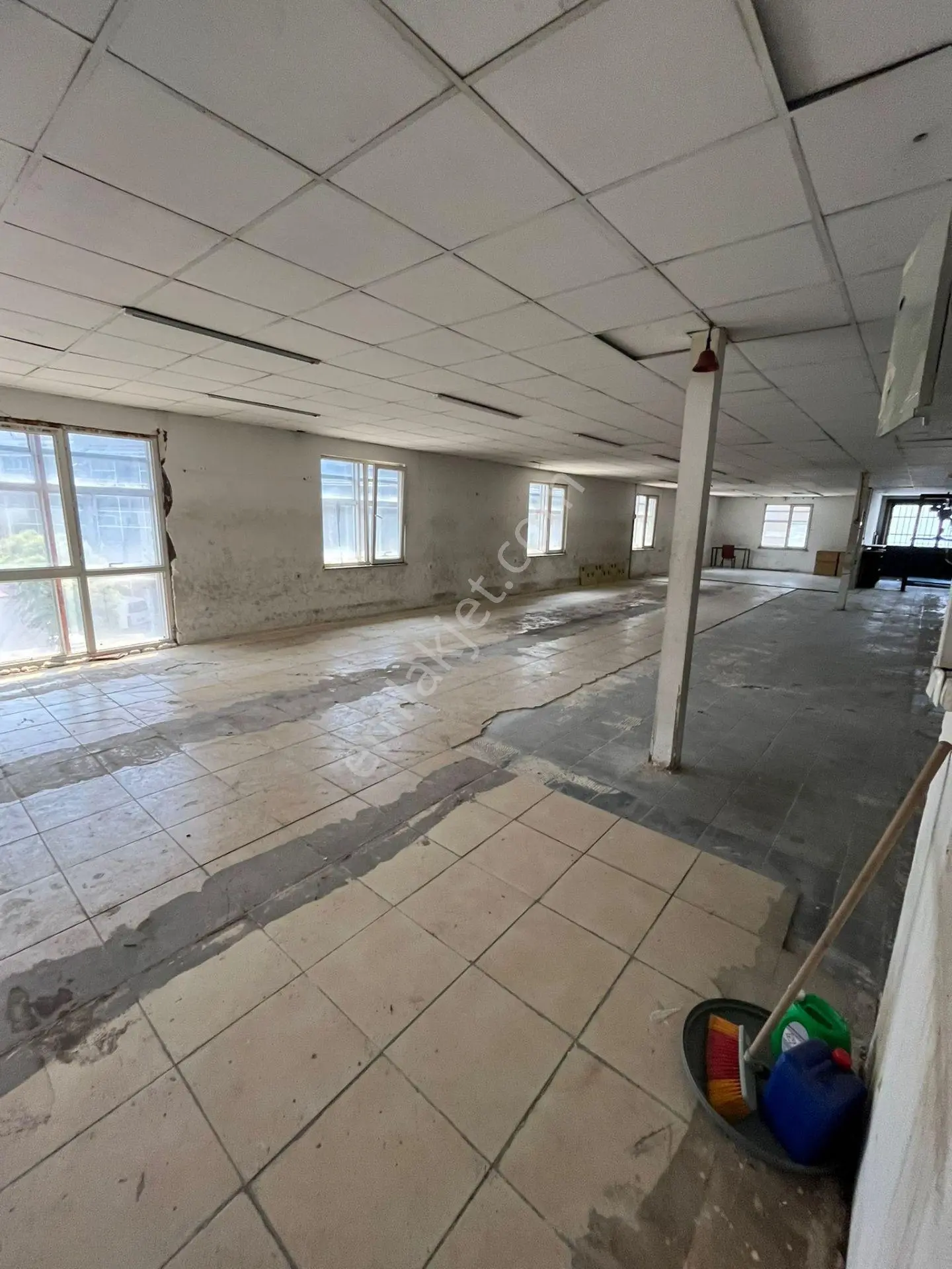 Vişne Caddesi Beşdağ Plaza'da Kiralık 350 M² İşyeri Fırsatı! - Görsel 2