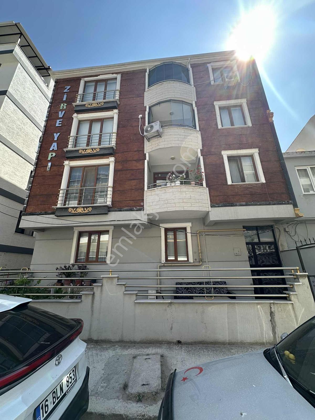 Esentepe Mahallesinde Asansörlü Bina Ara Kat 2+1 | Nezih Konum