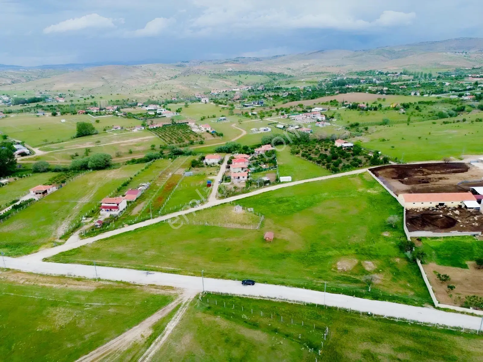 Sarayköy De Asfalt Cepheli 935 M2 Parsel