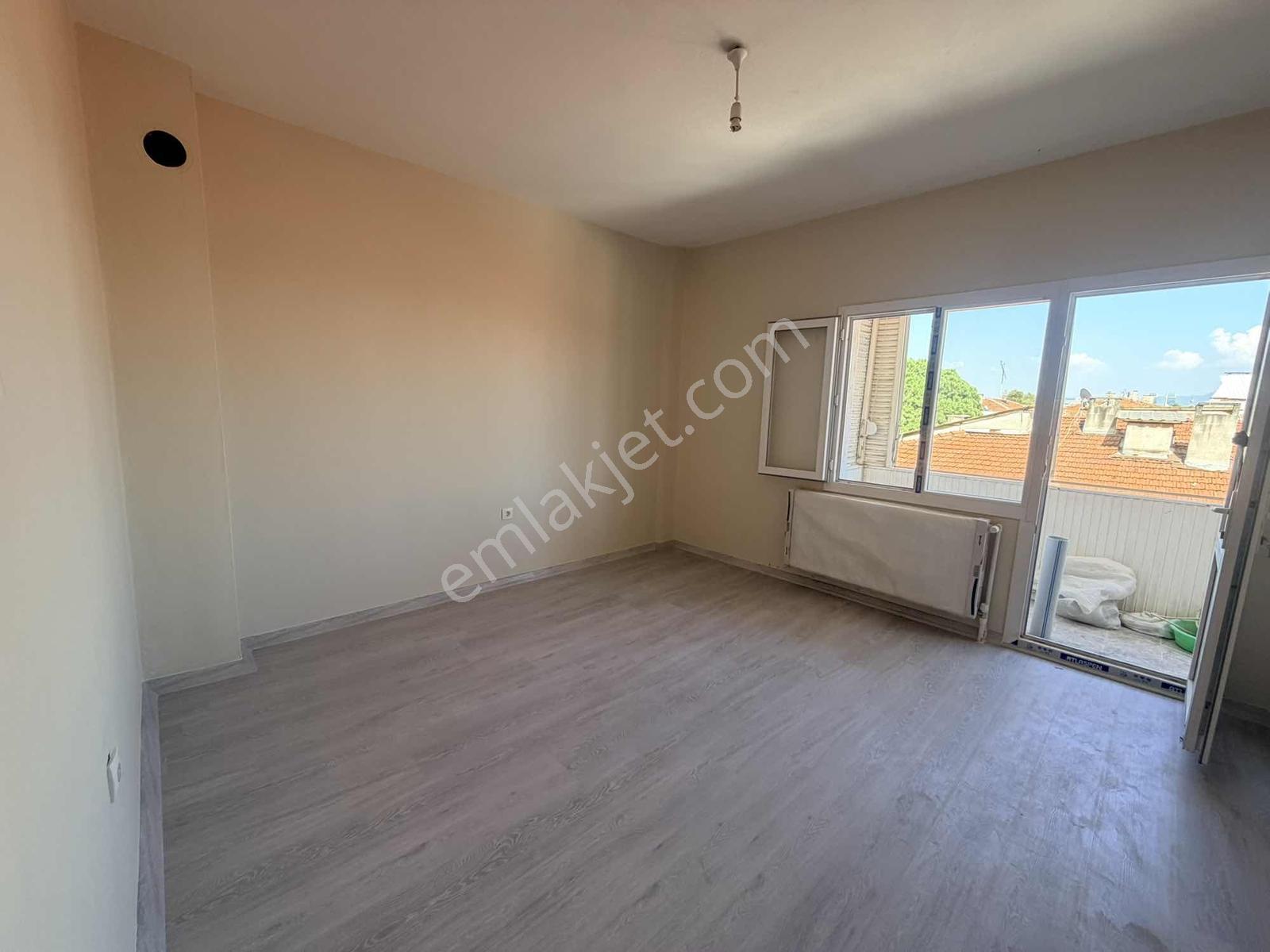 Karşıyaka Bahariyede Komple Tadilatlı Geniş 2+1 Daire - Görsel 28