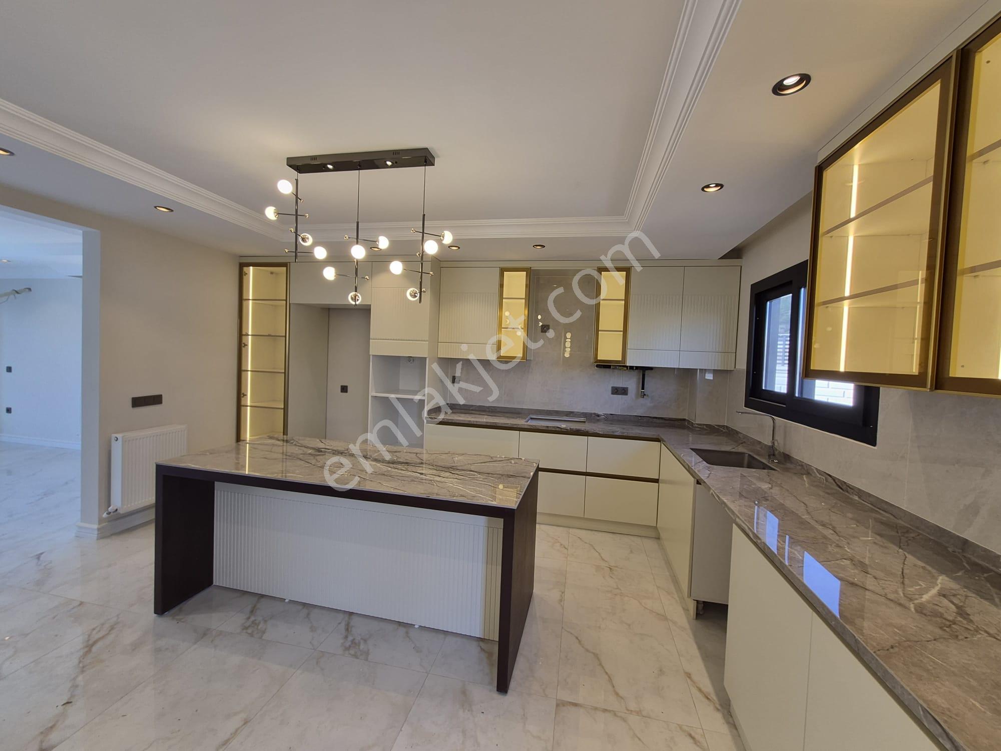 4+1 Çınarlı Tripleks Sıfır Villa 3balkon Havuz 200m2 Otopark 300m Arsa Teras G.oda 2banyo Barbekü - Görsel 16