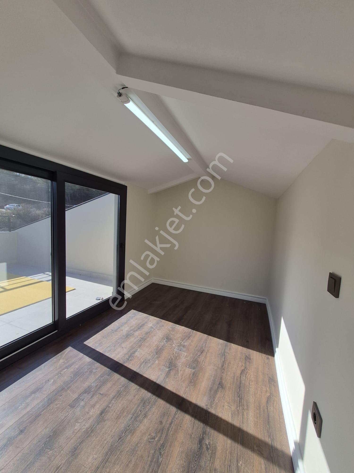4+1 Çınarlı Tripleks Sıfır Villa 3balkon Havuz 200m2 Otopark 300m Arsa Teras G.oda 2banyo Barbekü - Görsel 18