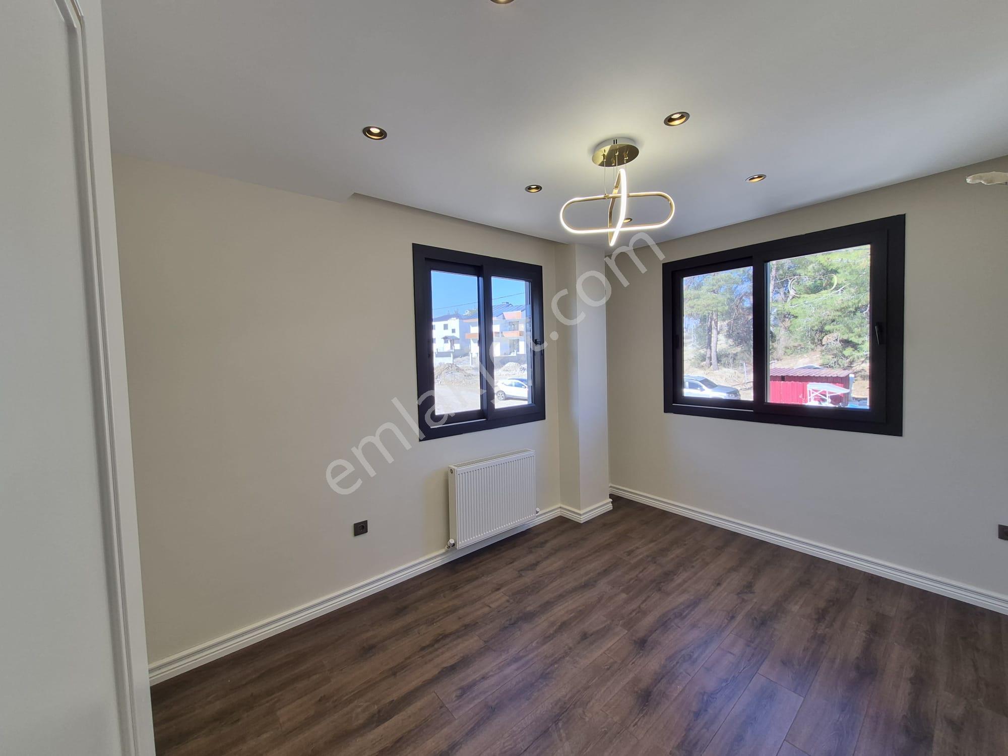 4+1 Çınarlı Tripleks Sıfır Villa 3balkon Havuz 200m2 Otopark 300m Arsa Teras G.oda 2banyo Barbekü - Görsel 26