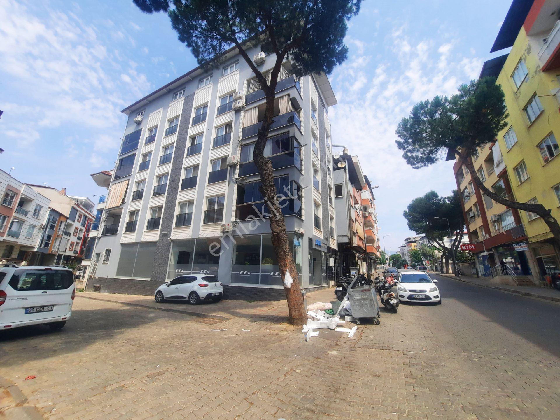 Yeni Mah.de Cadde Üzeri, Köşebaşı, Geniş Dükkan..