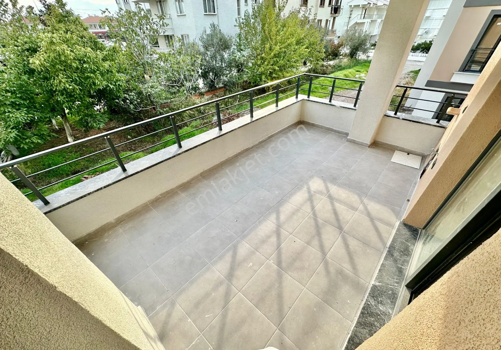 ꧁ay Emlaktan꧂avcılar'da Yüzme Havuzlu Lüks Butik Sitede Denize Sadece 300 Mt Satılık 2+1 Daire - Görsel 2
