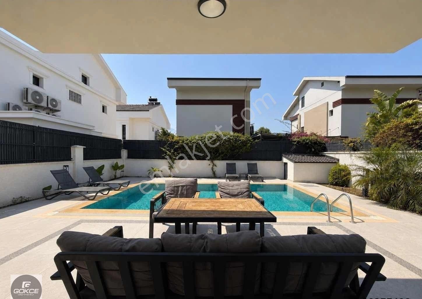 Bahçeşehir Koleji Karşısı Özel Havuzlu 4+1 Tripleks Villa