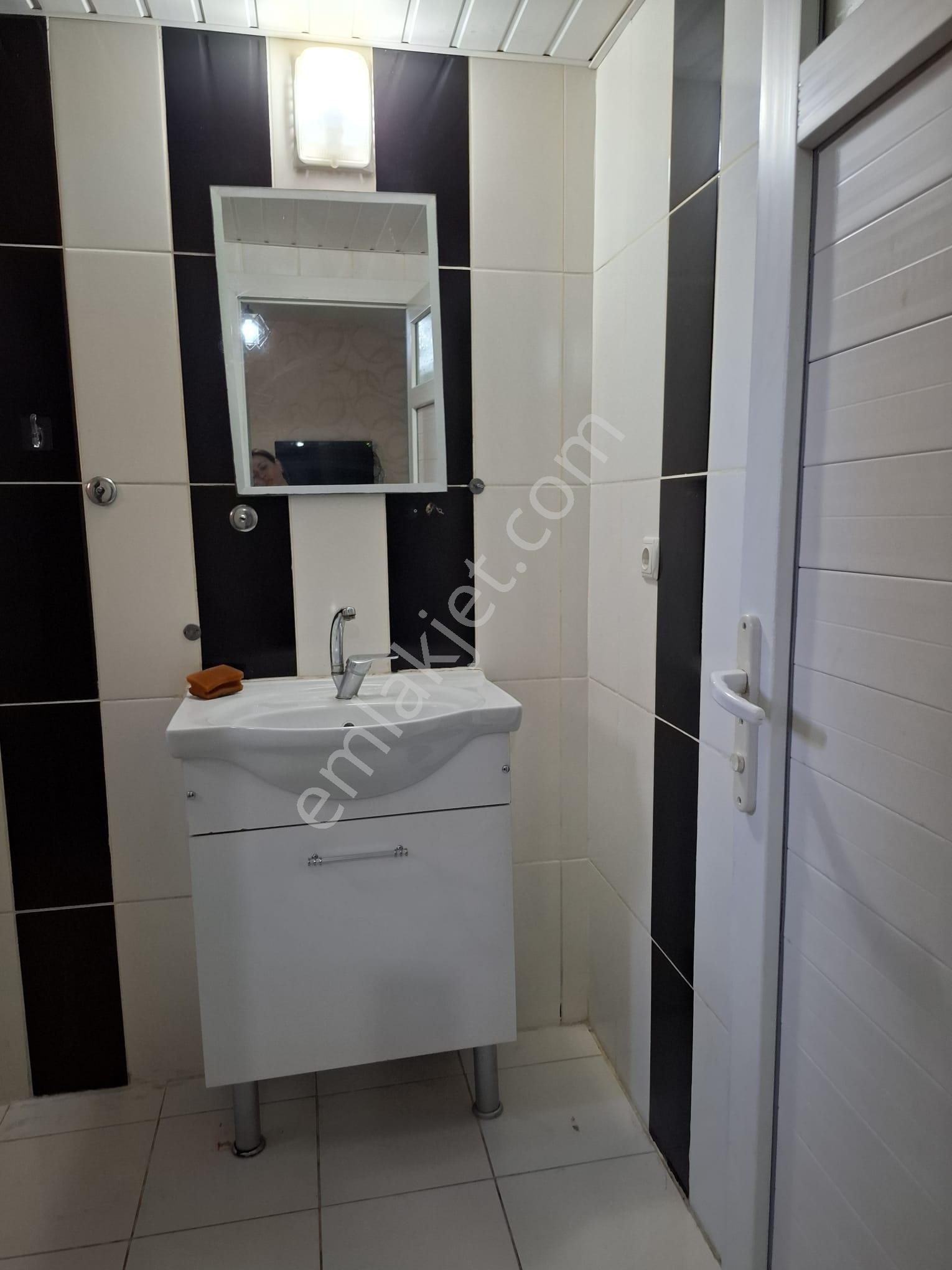 Adana Çukurova Beyazevlerde Baraj Yoluna Yakın İller Bankası Çivarı Eşyalı 1+1 Kiralık Daire - Görsel 7