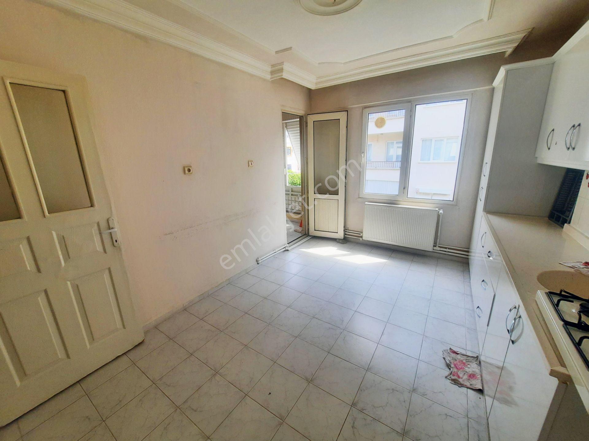 Sağlık Caddesi'nde Cadde Üzeri, Köşebaşı Ara Kat 3+1 - Görsel 12
