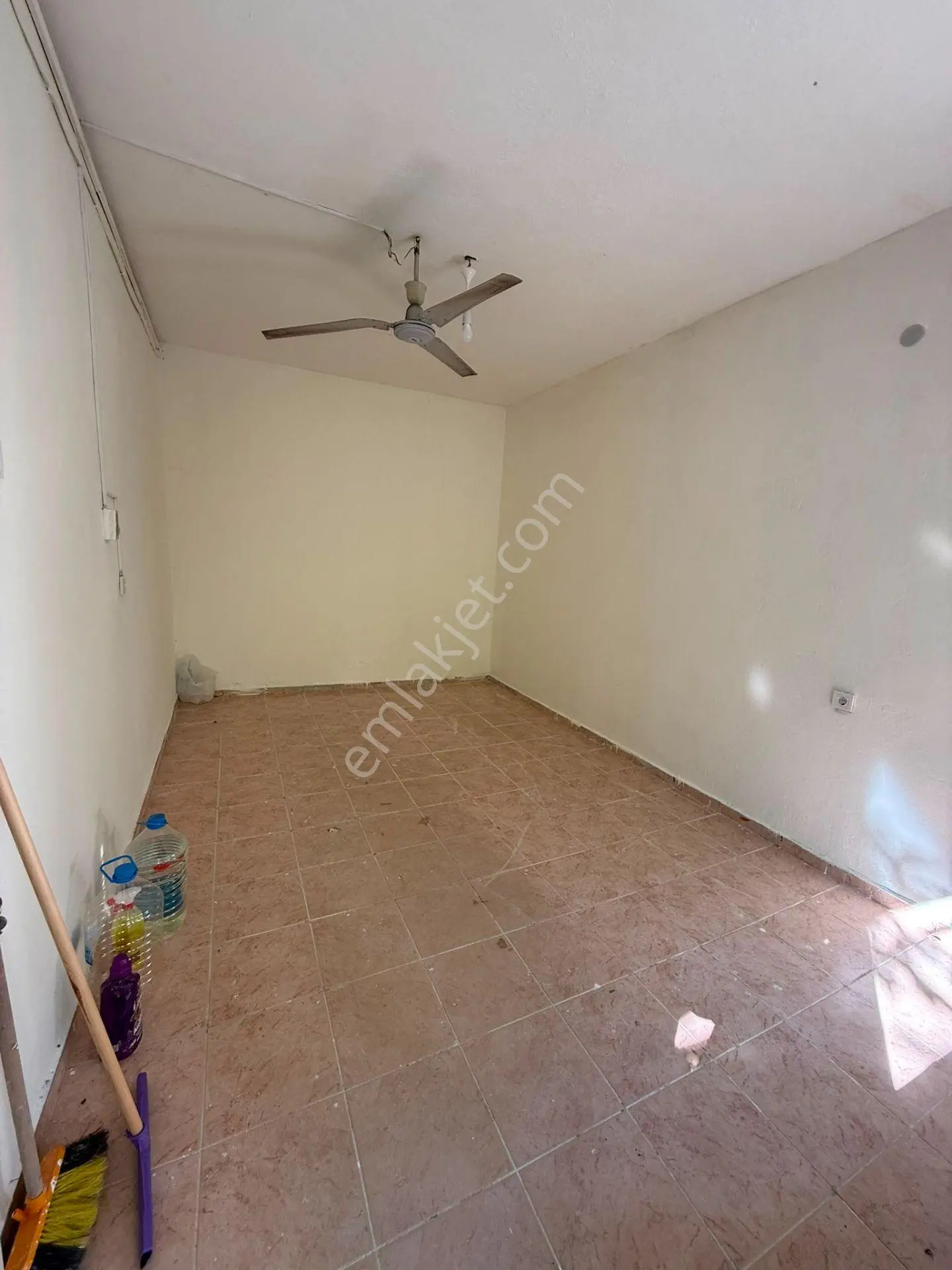 Cerrahpaşa Emlaktan Mustafa Kemalpaşa Mahallesinde Kiralık 15m2 Dükkan - Görsel 2