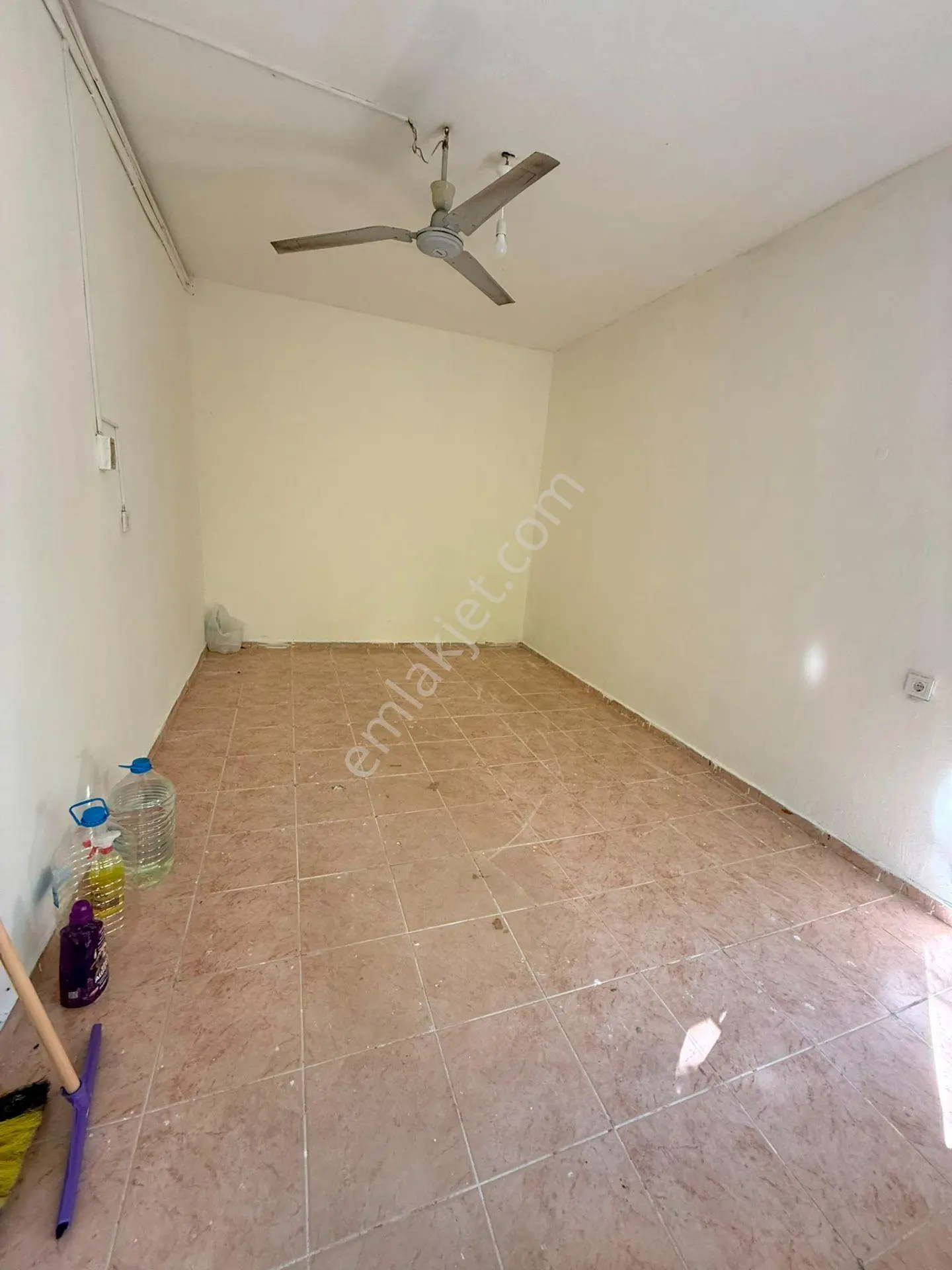 Cerrahpaşa Emlaktan Mustafa Kemalpaşa Mahallesinde Kiralık 15m2 Dükkan - Görsel 3