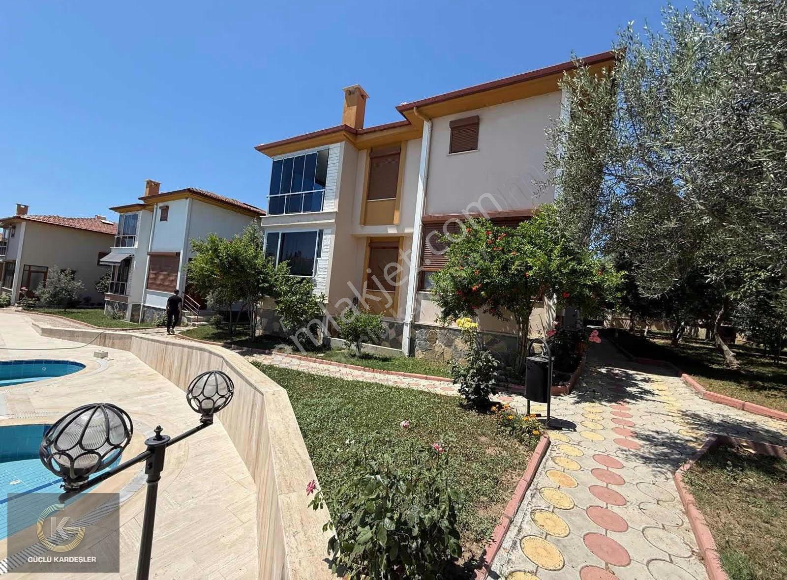 Güçlü Kardeşler Denize 100 Metre Havuzlu Site İçi Uygun Villa - Görsel 8
