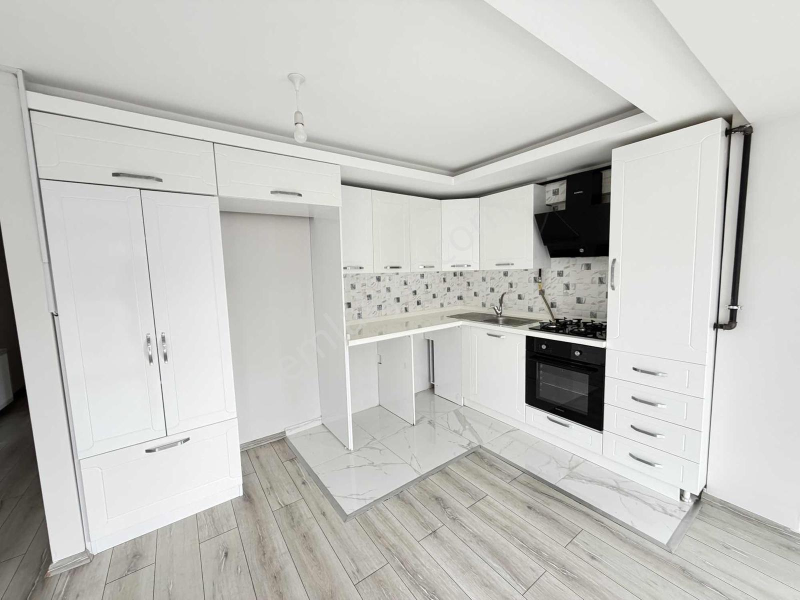 Atakum Aziz Işık Bulvarı'nda Merkezi Konum Kiralık 1+1 Daire - Görsel 10