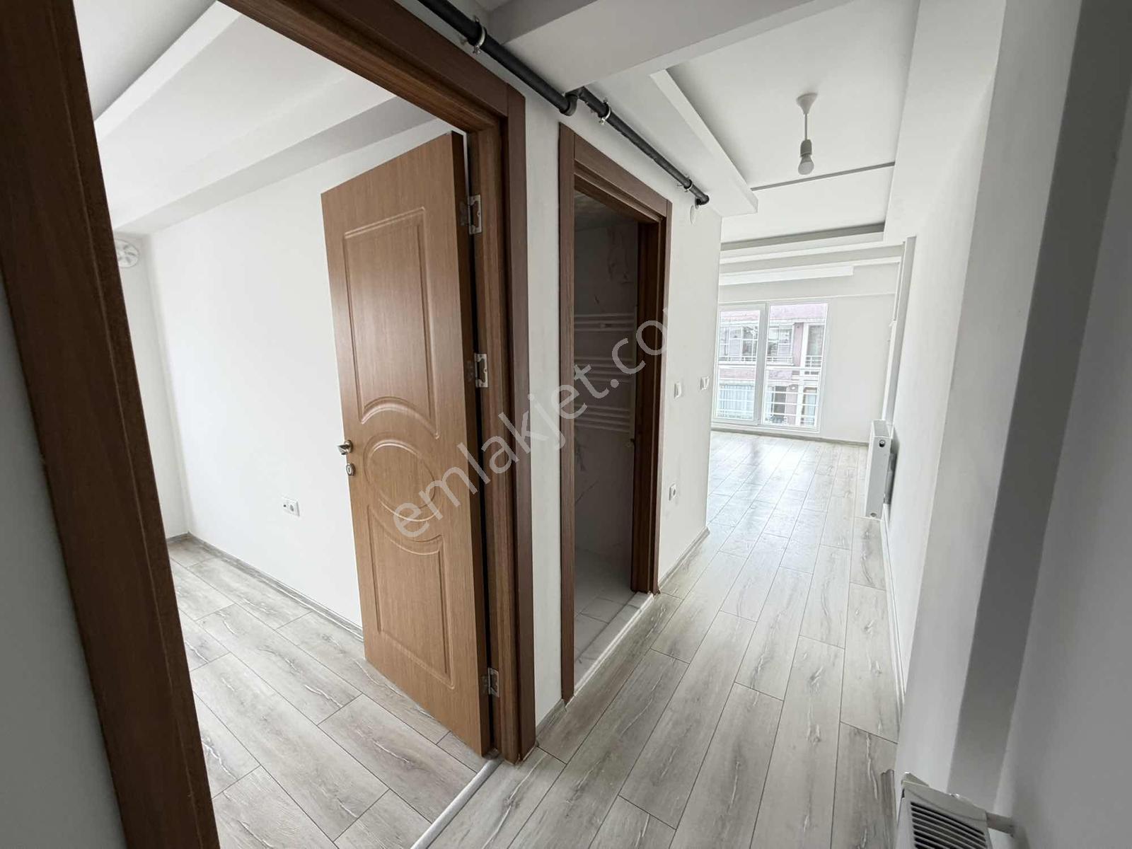 Atakum Aziz Işık Bulvarı'nda Merkezi Konum Kiralık 1+1 Daire - Görsel 17
