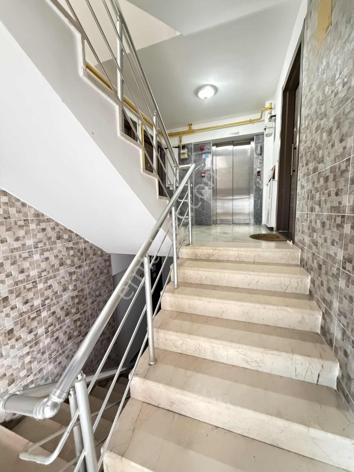 Atakum Aziz Işık Bulvarı'nda Merkezi Konum Kiralık 1+1 Daire - Görsel 13