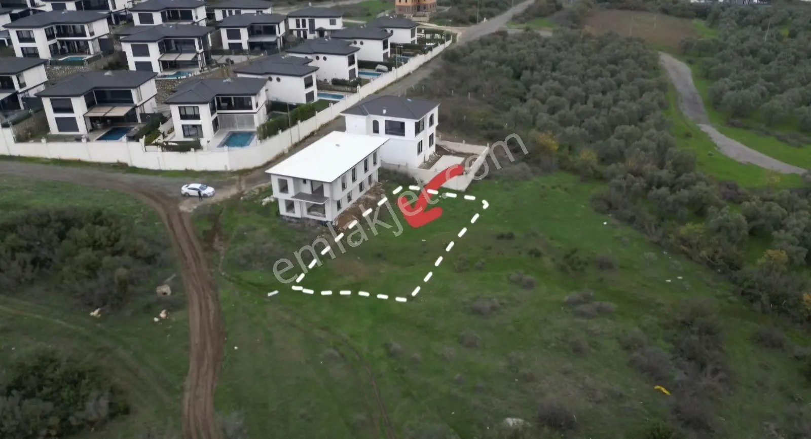 Çok Güzel Konumda 333 M2 Villa İmarlı Önünden Yol Geçen Bir Arsa