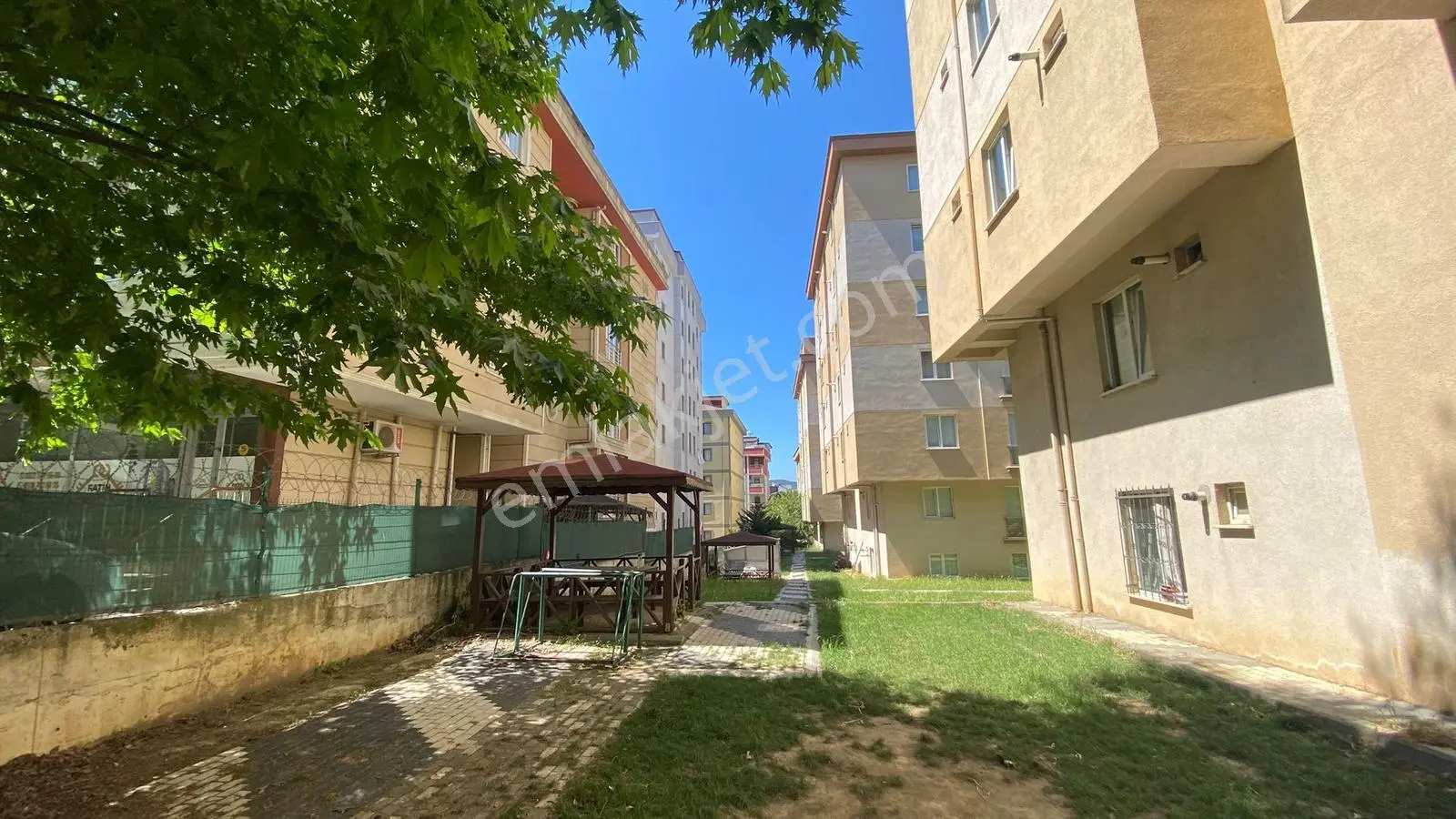 Çekmeköy Neva Sitesinde Bahçe Katı 2+1 Daire