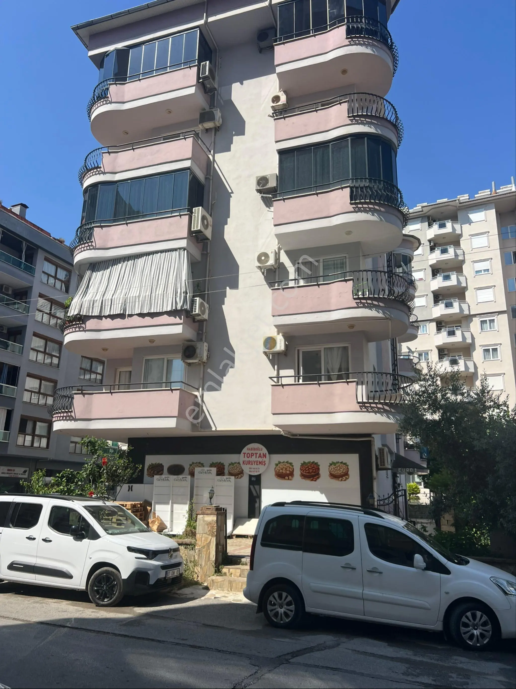 Alanya Mahmutlar Da Satılık 2+1geniş Daire Merkezi Yerde