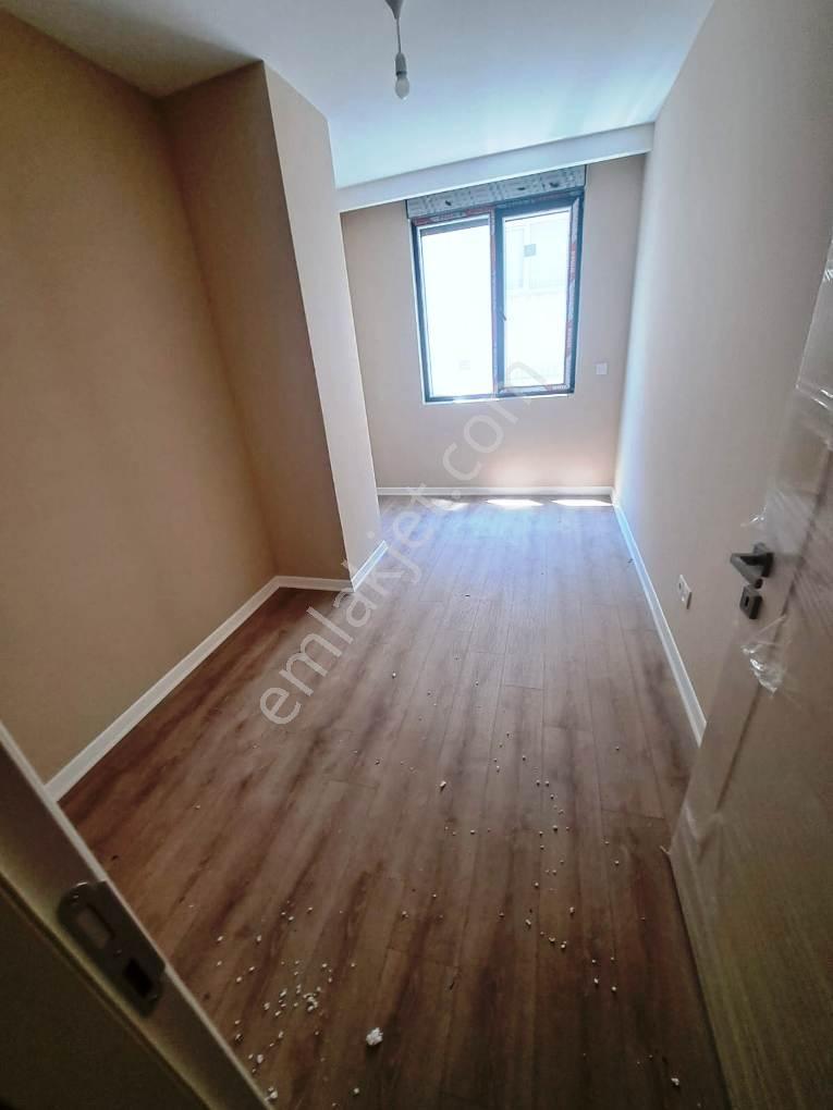 Küçükyalı'da Yeni Bina'da 1+1 Kiralık Arakat - Görsel 2