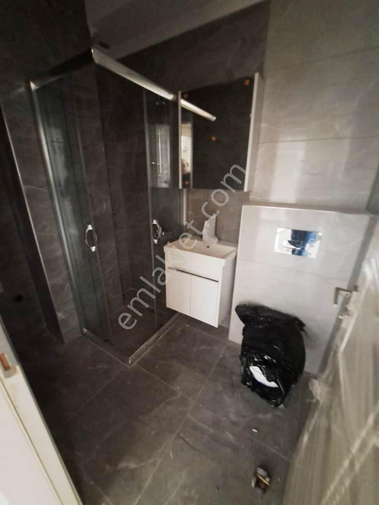 Küçükyalı'da Yeni Bina'da 1+1 Kiralık Arakat - Görsel 4