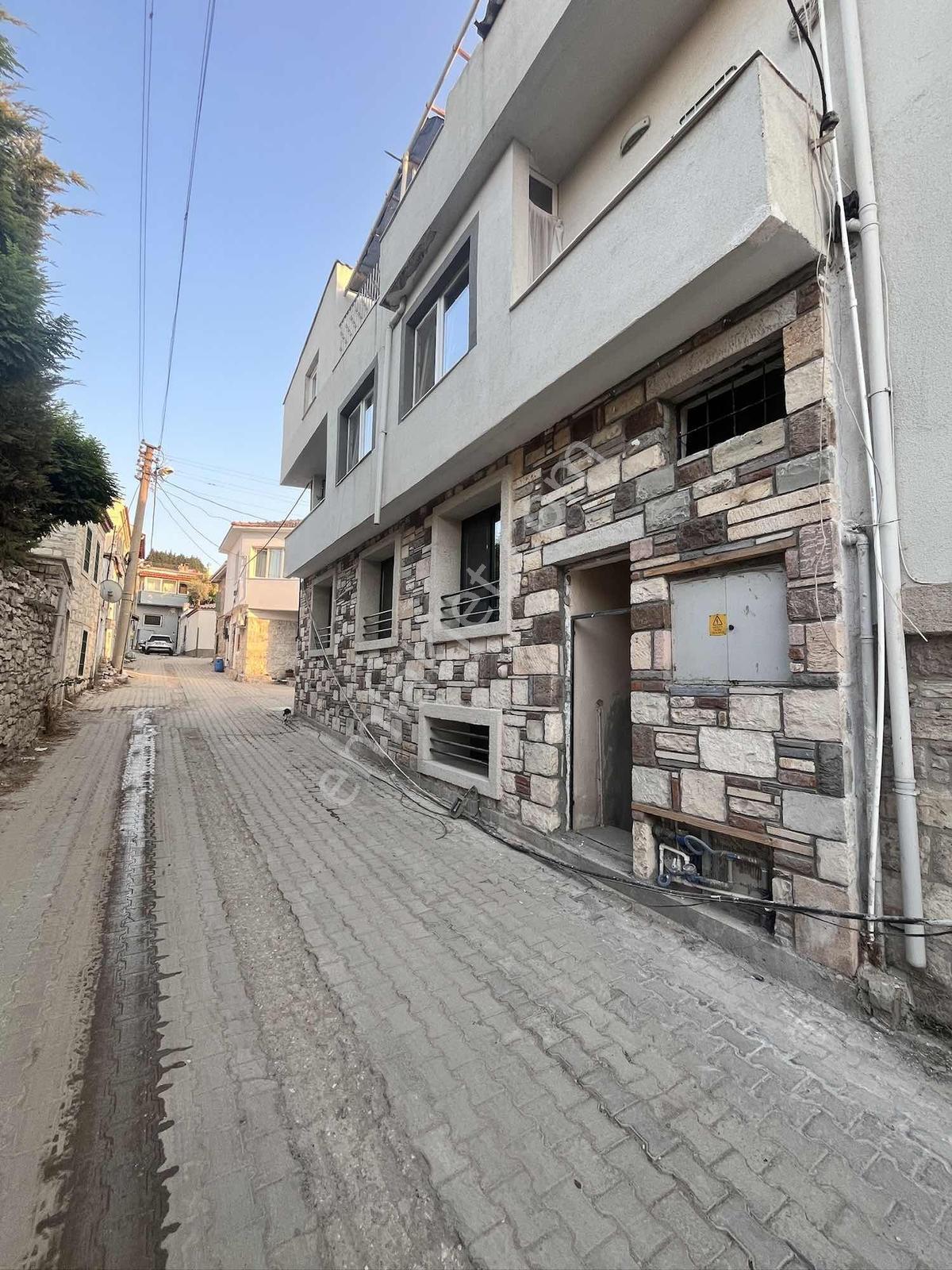 Urla Merkeze Yürüme Mesafesinde Satılık 3+1 Giriş Kat Daire - Görsel 17