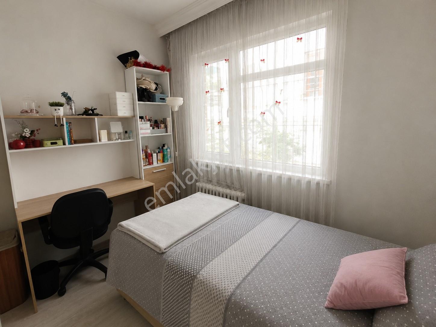 Bahçelievler'de Kusursuz Konumda, Eşyalı 3+1 Fırsatı - Görsel 13