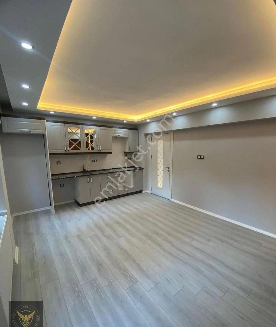 Esenyurt Güzelyurt Mahallesinde Aile Oturumuna Uygun İskanlı Metrobüse Komşu 3+1 Dairemiz